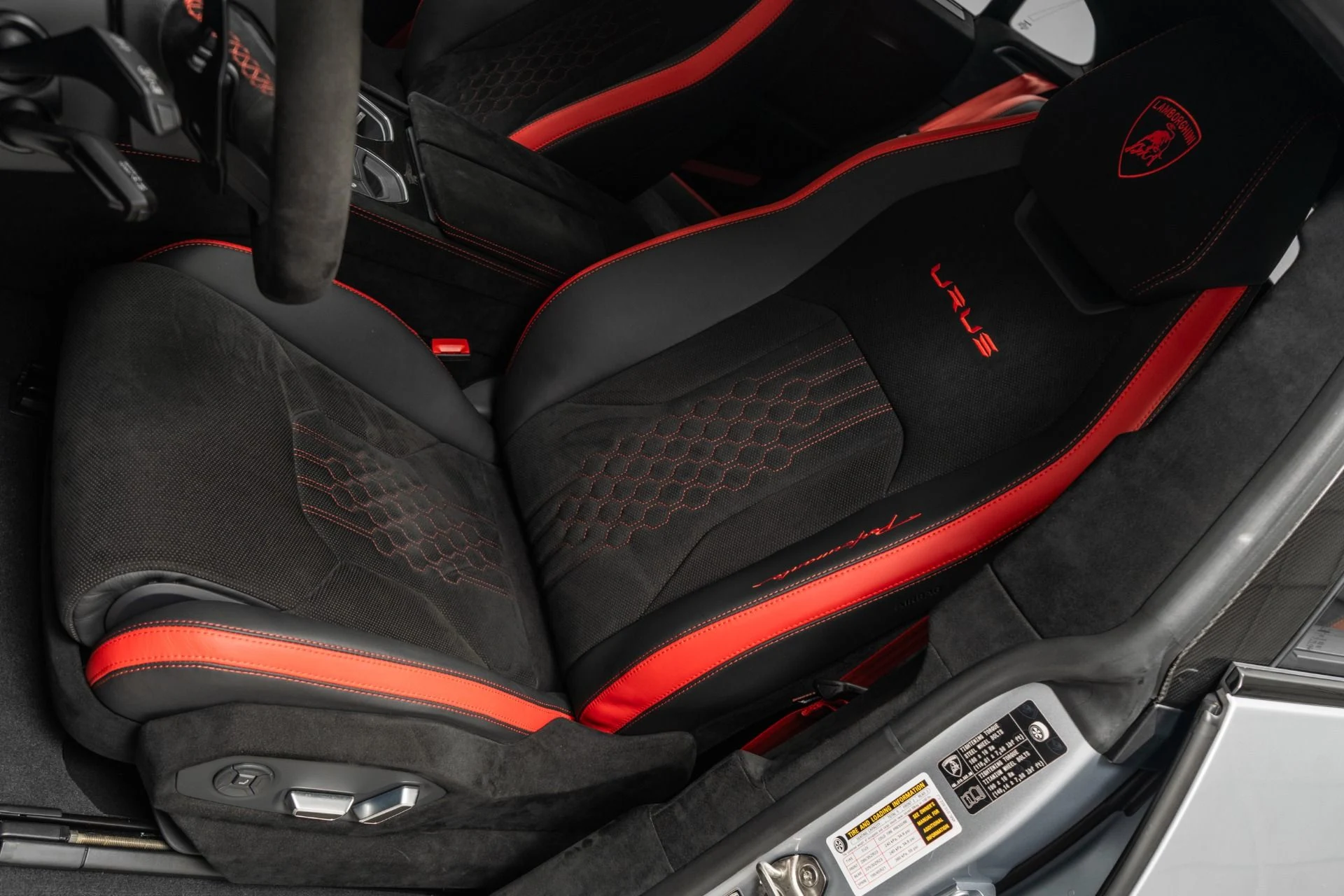 mph046_2401491960_Used_2024_Lamborghini_Urus_Performante_657_Hp_ADAS_package_Carbon_Fiber_Trim_1768936745_aeff1472a5