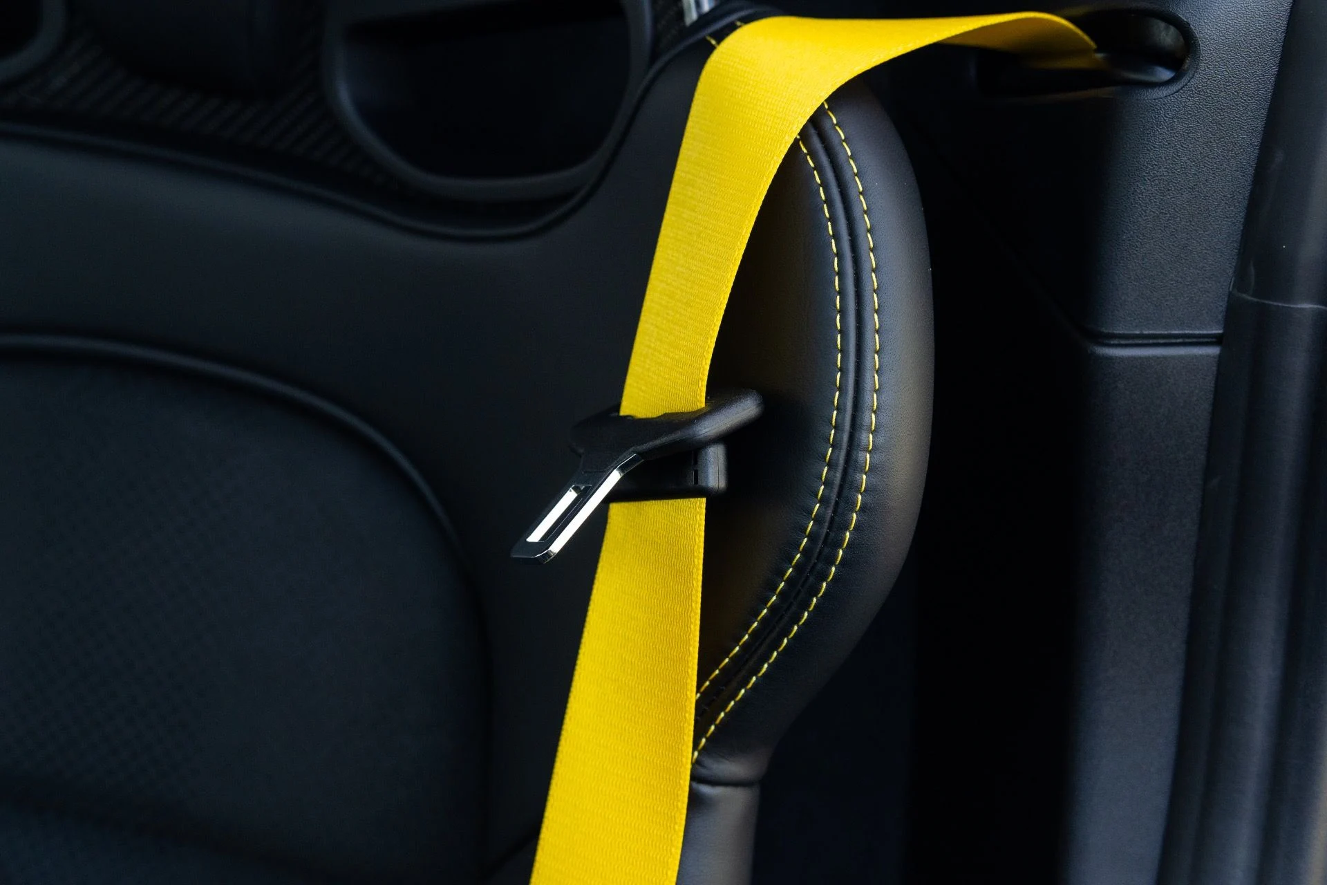 mph046_2412319782_Used_2024_Porsche_718_Cayman_GT_4_RS_1775021157_8fff6d6e79