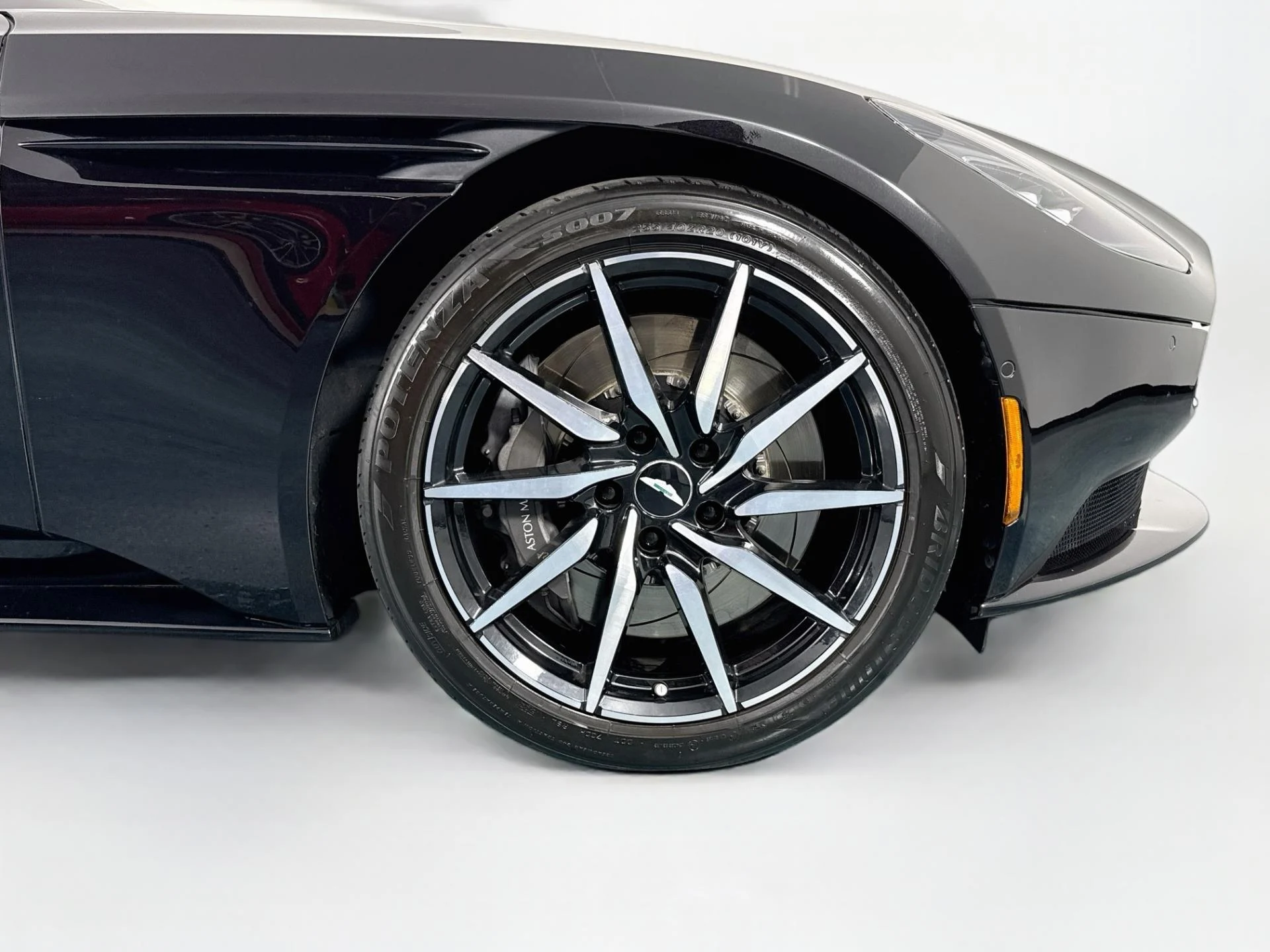 mph046_2414175587_Used_2020_Aston_Martin_DB_11_V8_1787344188_954f11195b
