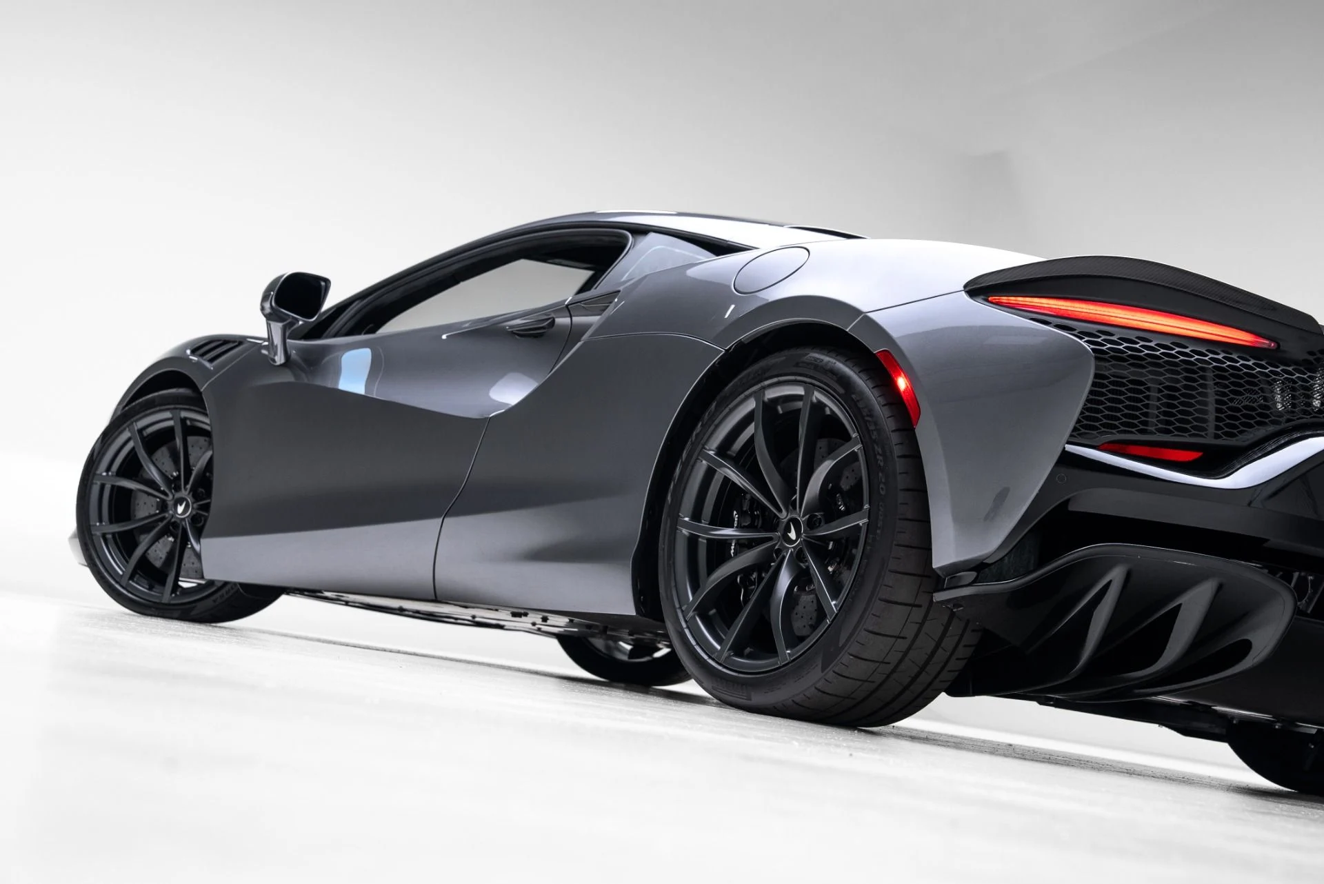 mph046_2420793562_Used_2023_Mc_Laren_Artura_1774894320_4811d7e2a0