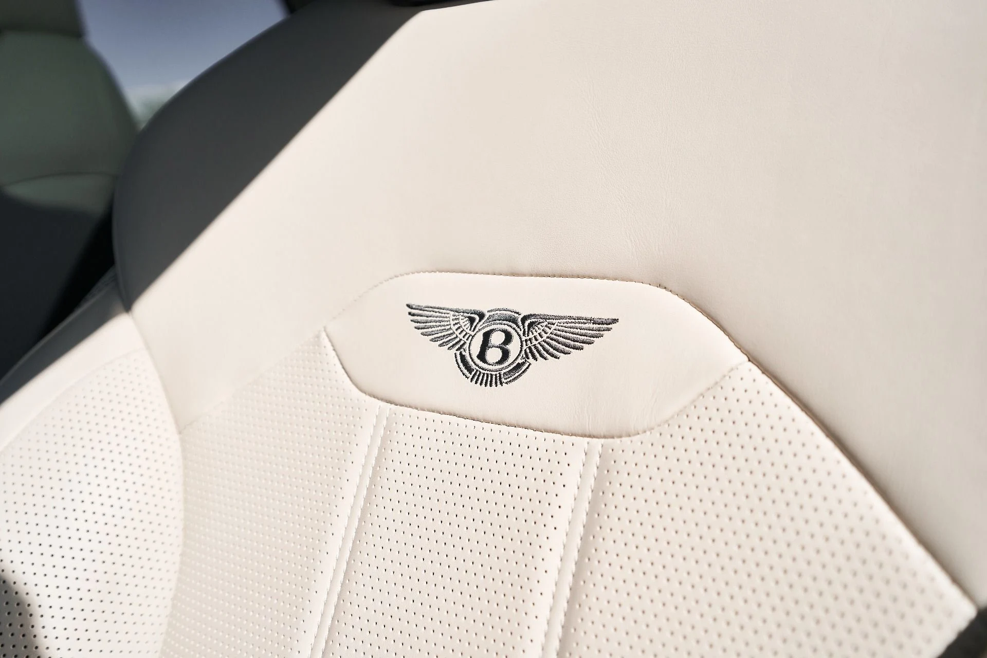 mph046_2423853639_Used_2024_Bentley_Bentayga_Hybrid_S_1759985924_58c1df3156