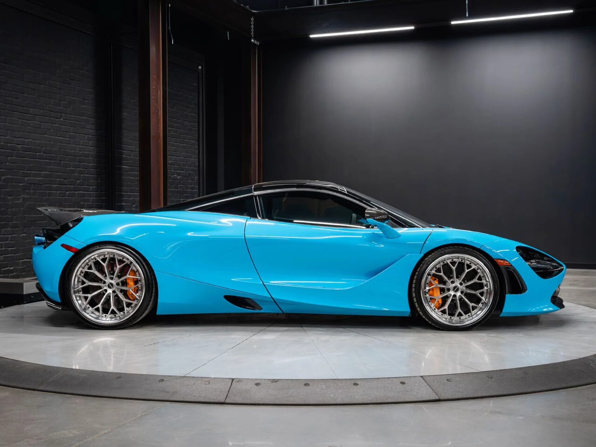 mph046_2424406715_mclaren_720s_2018_45340fee5c