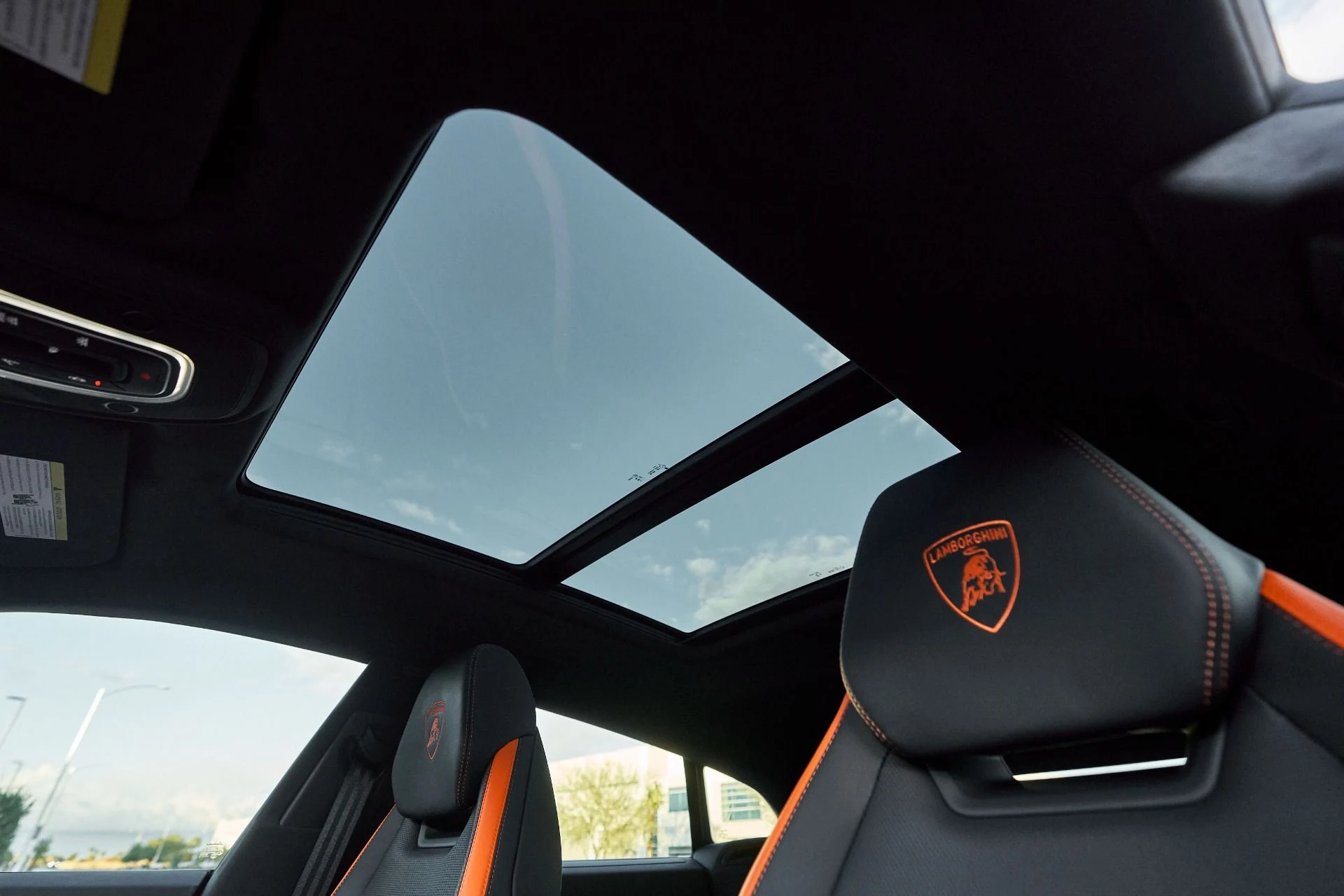 mph046_242945421_Used_2025_Lamborghini_Urus_SE_1763680399_f8baa2ba02