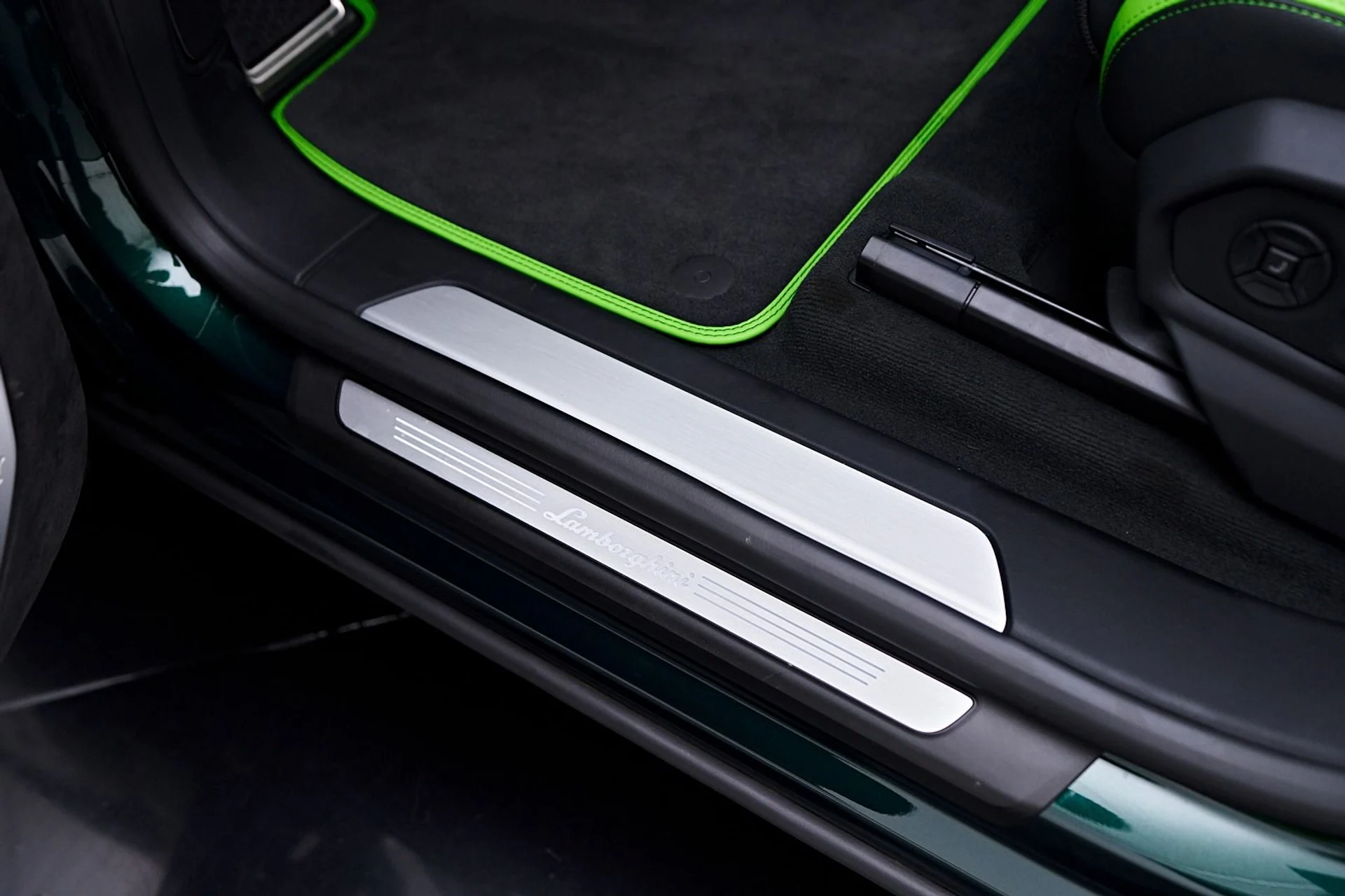 mph046_244390848_Used_2024_Lamborghini_Urus_S_1745956869_a4d2108769