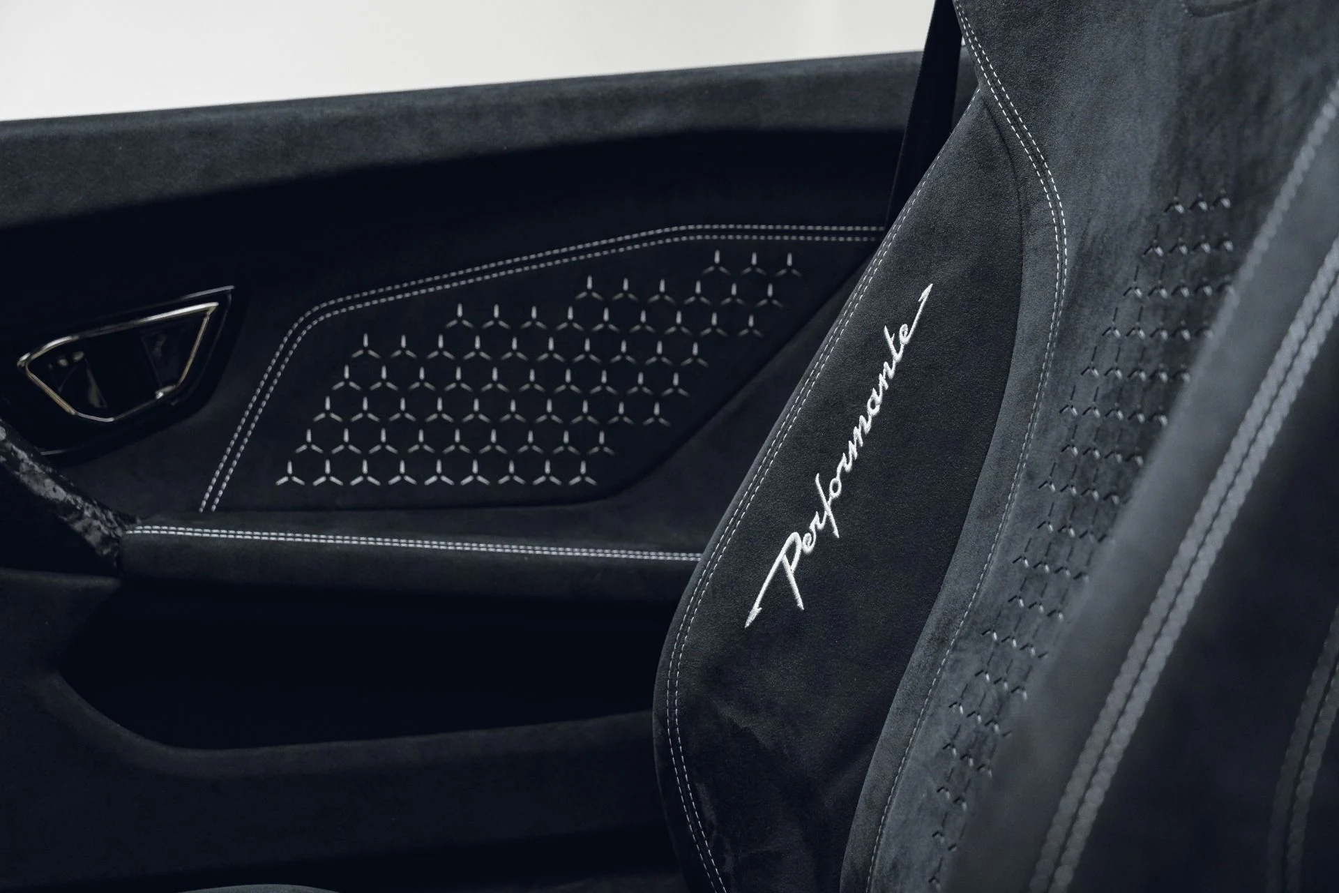 mph046_2454272941_Used_2019_Lamborghini_Huracan_LP_640_4_Performante_Spyder_1781799691_fcb16679bf