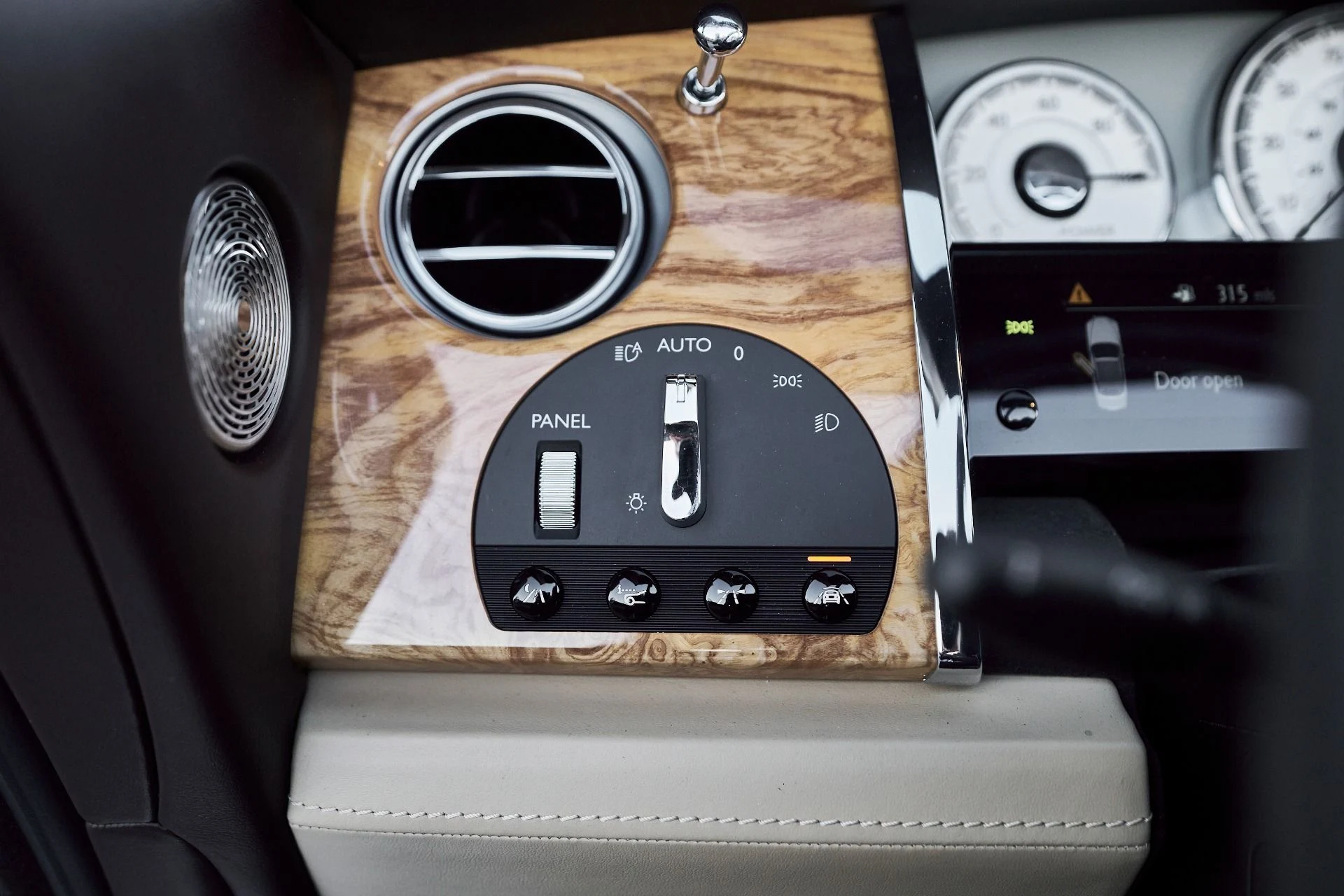 mph046_2462855065_Used_2017_Rolls_Royce_Dawn_Base_1764730538_20832097a6