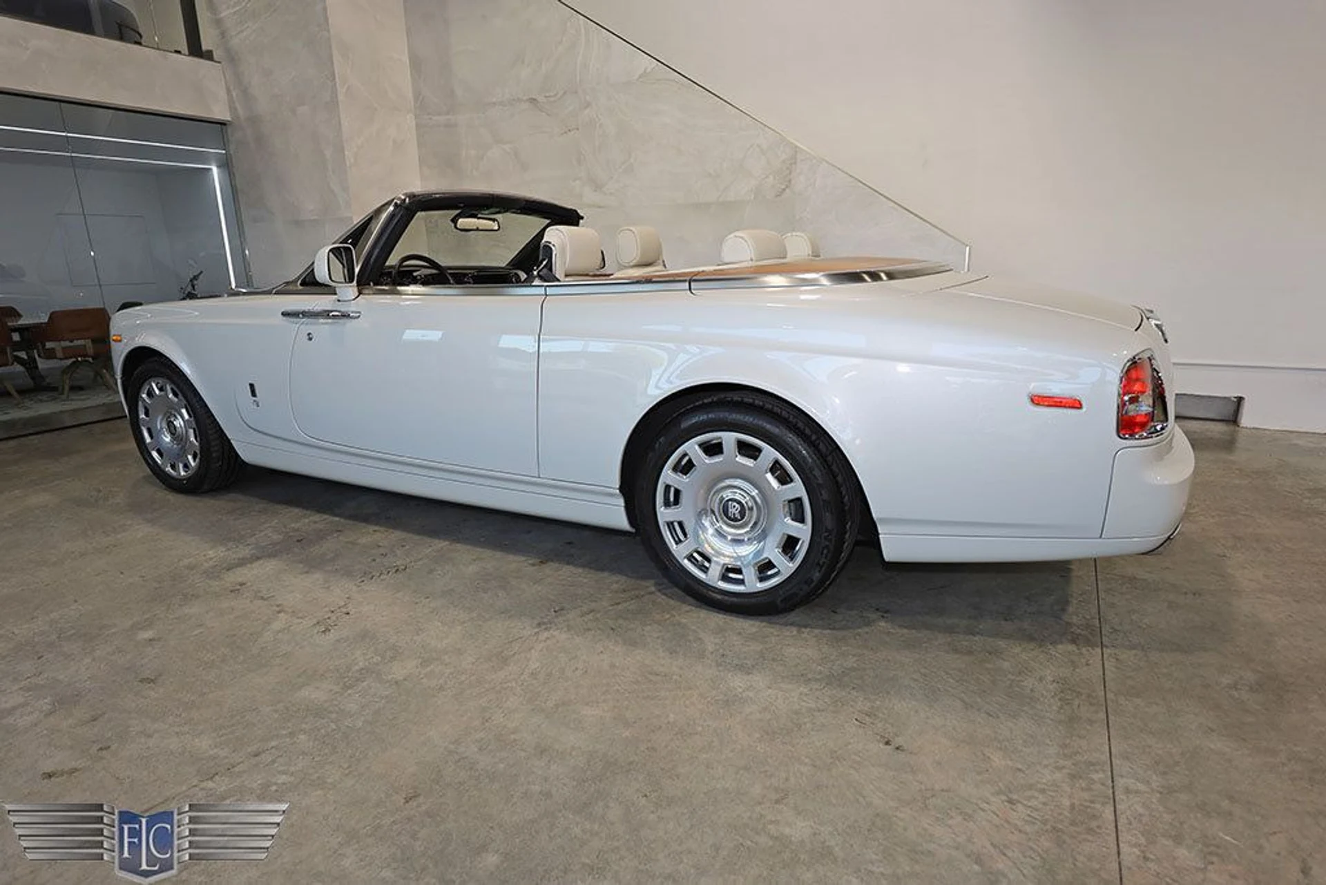 mph046_2469504255_used_2013_rolls_royce_phantom_drophead_coupe_9689_22223521_47_1024_2cf2da8f65