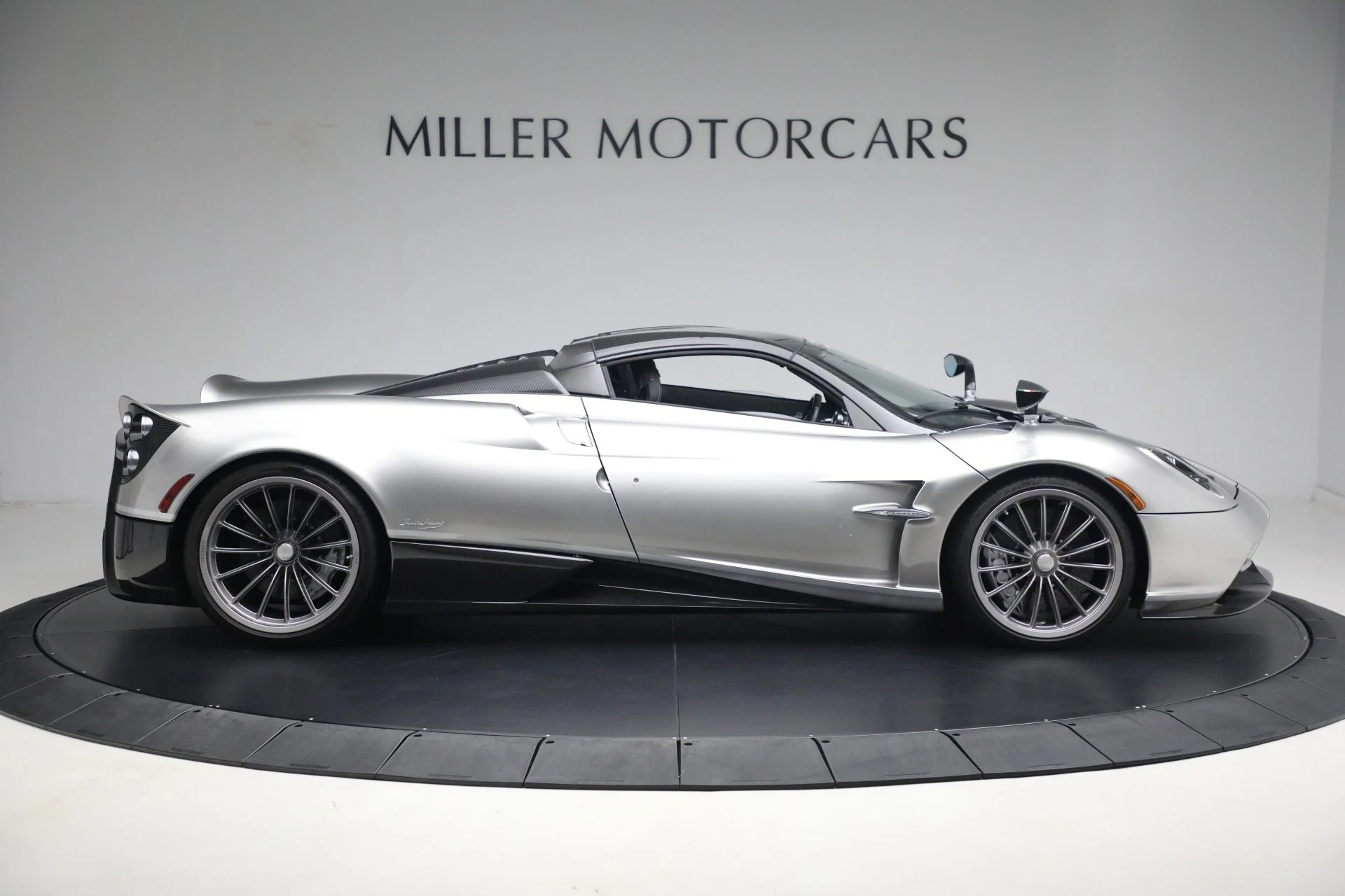 mph046_2471475241_Used_2017_Pagani_Huayra_Roadster_1769208327_663f9b84a1