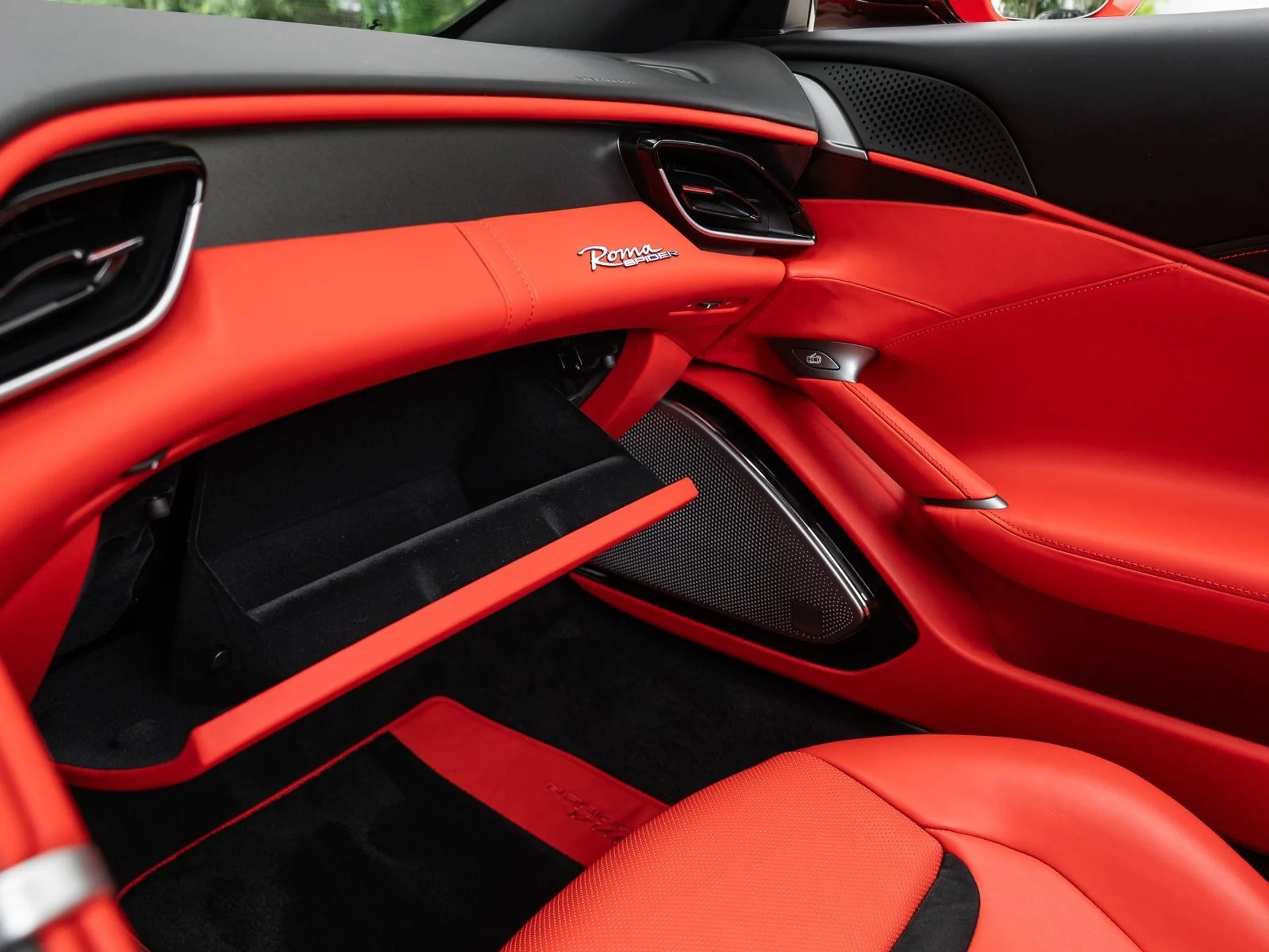 mph046_2477471075_Used_2024_Ferrari_Roma_Spider_1757614412_74dac27ce0