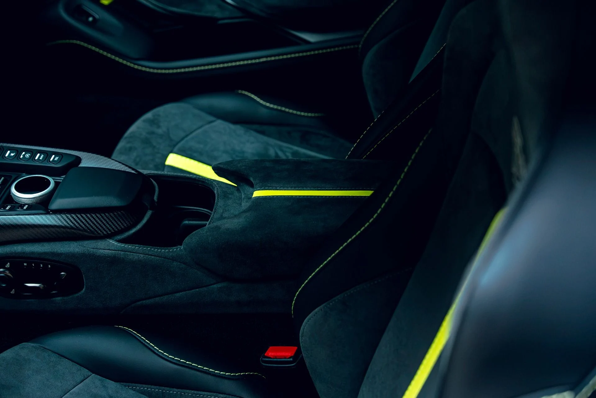 mph046_2485145081_Used_2023_Aston_Martin_Vantage_F1_Edition_1783661232_dab685d88e