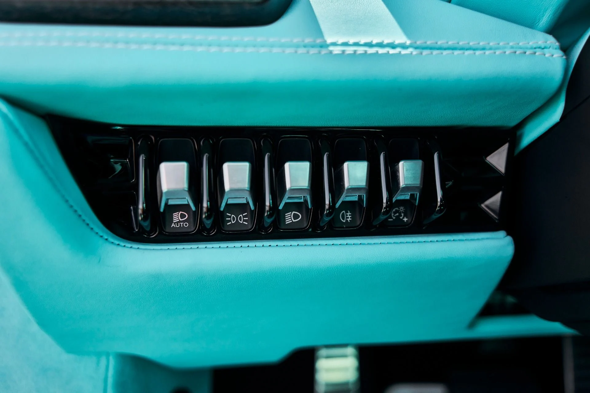 mph046_2495043904_Used_2022_Lamborghini_Huracan_EVO_Base_1779498792_a0ab61ca32