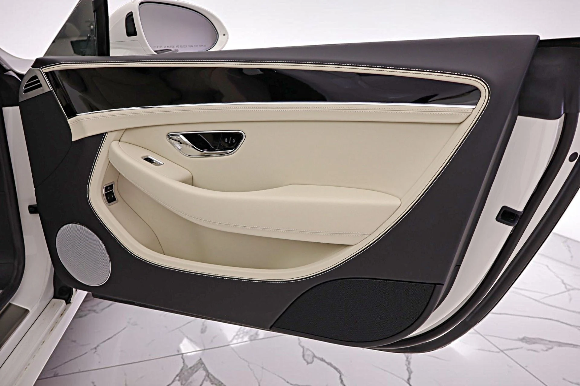 mph046_250395037_New_2026_Bentley_Continental_GTC_5b31a353de