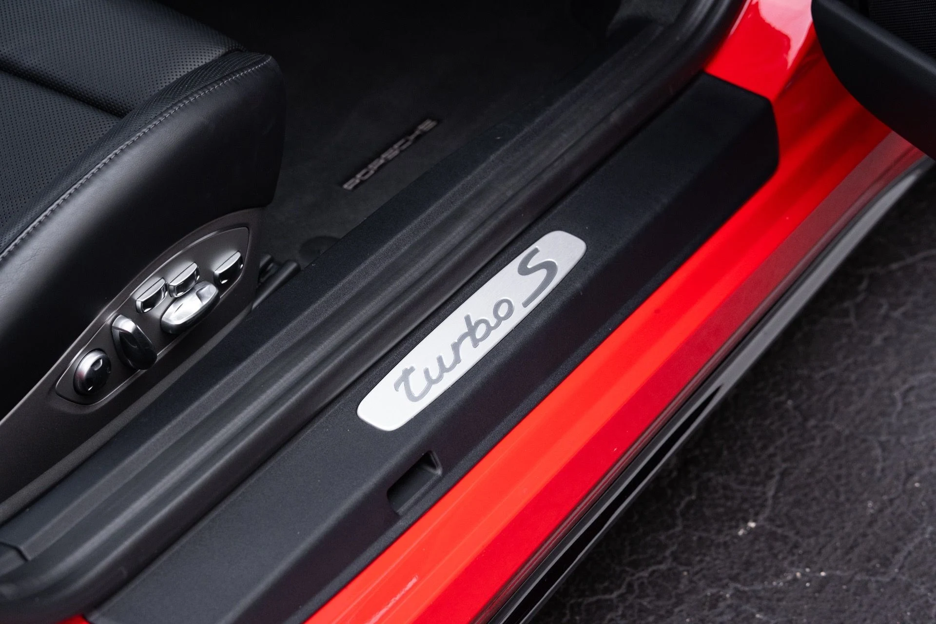 mph046_2507758751_Used_2019_Porsche_911_Turbo_S_1778703319_796dd206a4