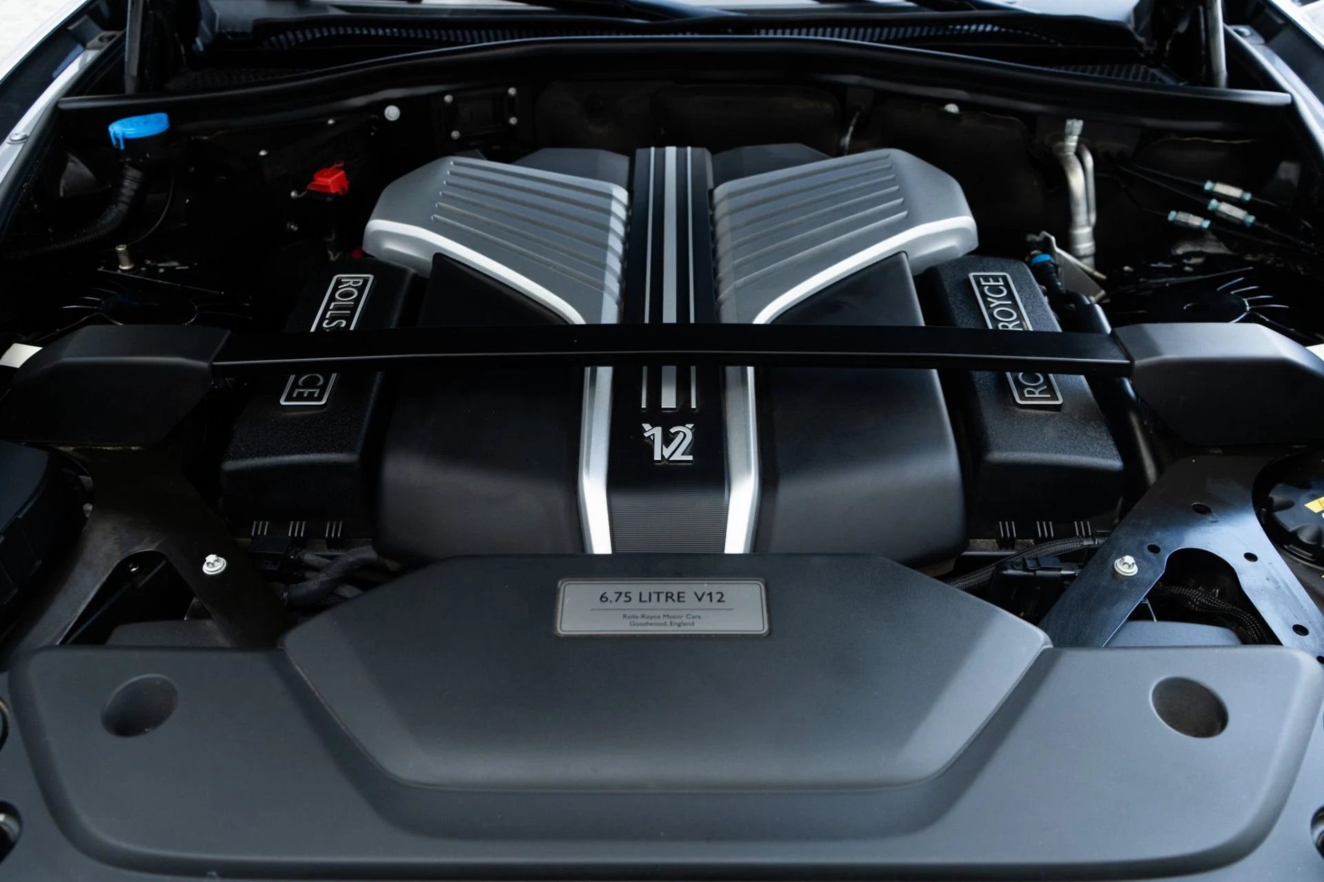 mph046_252263750_Used_2022_Rolls_Royce_Phantom_EWB_1771455948_f9f03d24f3