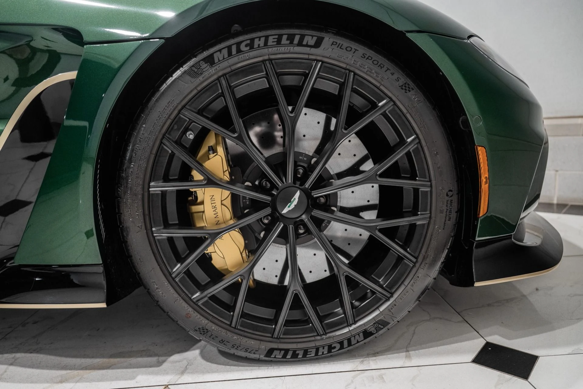 mph046_2534052729_Used_2023_Aston_Martin_Vantage_V12_1787759949_7bce2ce543