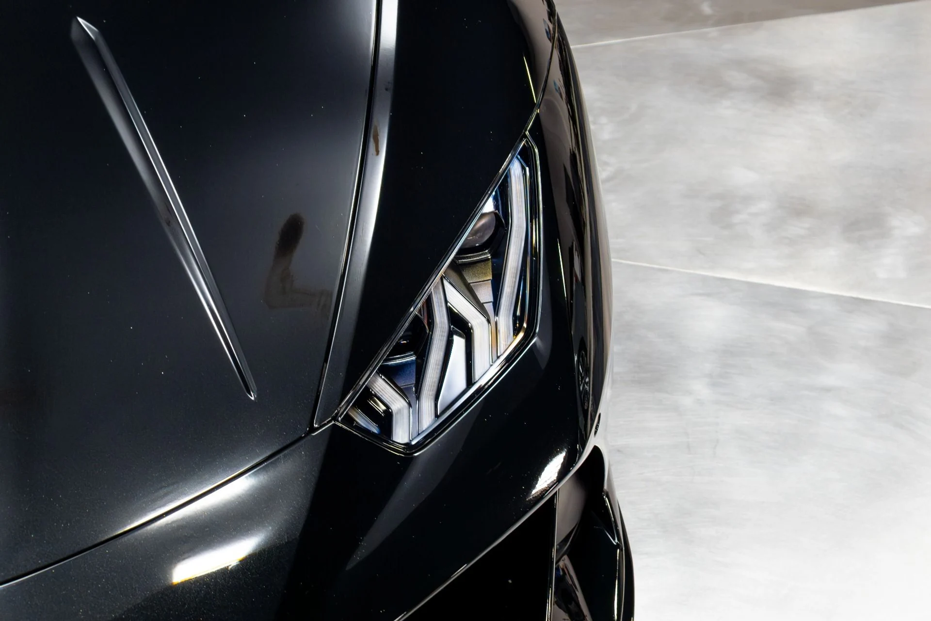 mph046_2535274336_Used_2020_Lamborghini_Huracan_EVO_1774302788_23176d400e