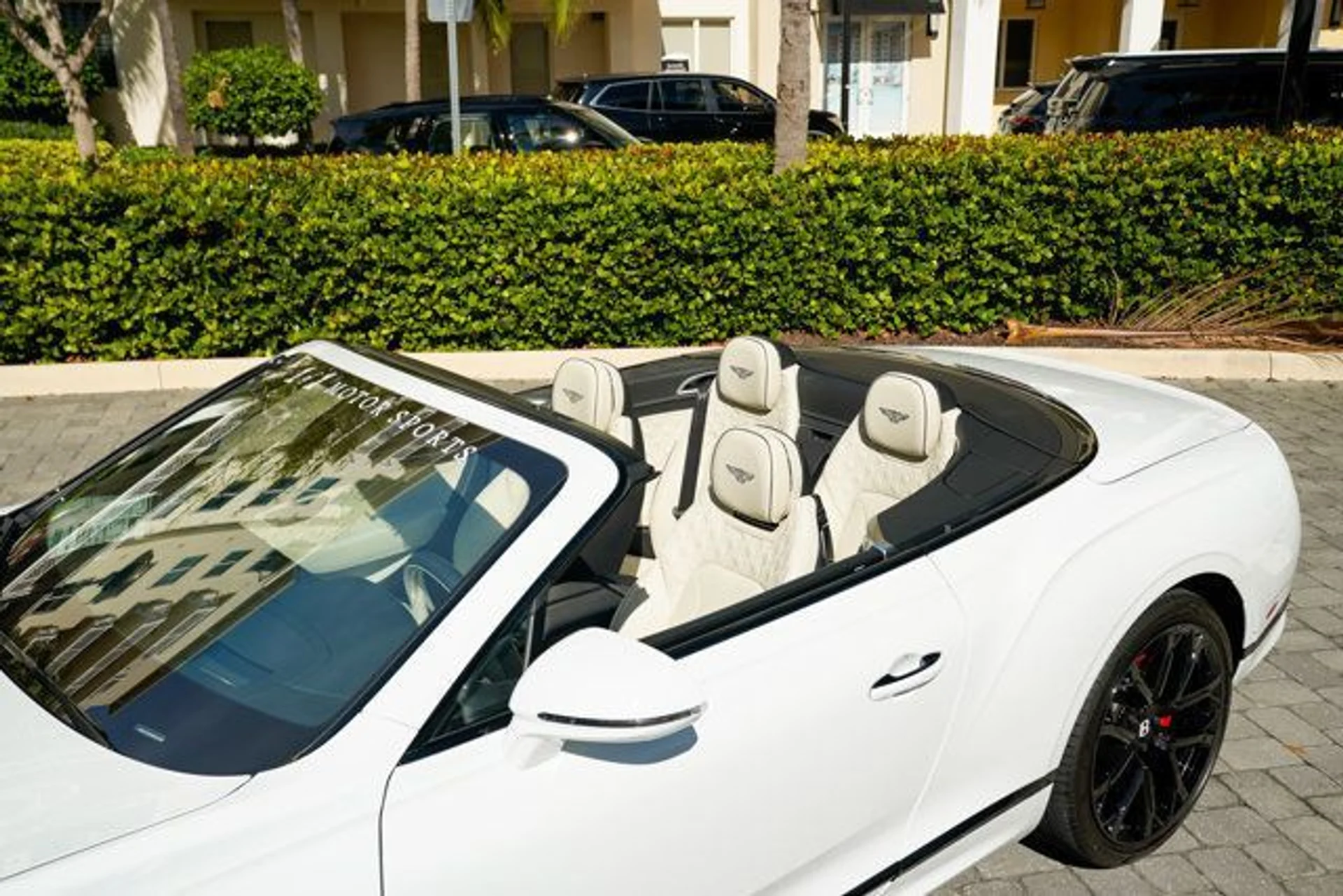 mph046_2552220629_22958239_47_640_3f1a3f798f