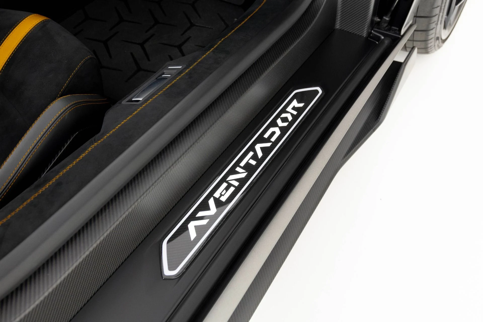 mph046_2557438135_Used_2020_Lamborghini_Aventador_SVJ_1759430138_31e233d3c3