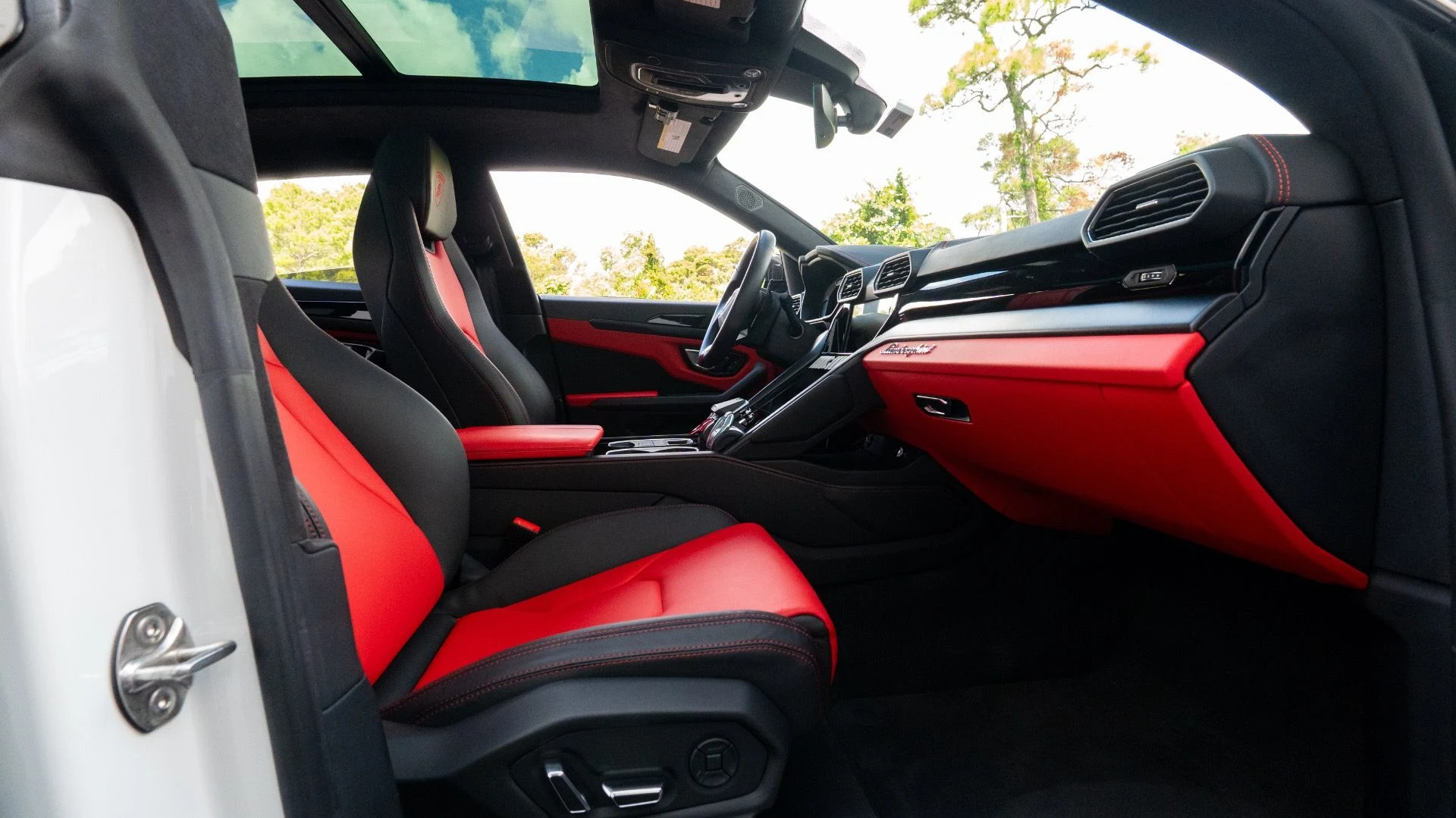 mph046_2565367524_Used_2021_Lamborghini_Urus_1754681967_1e0db0213e