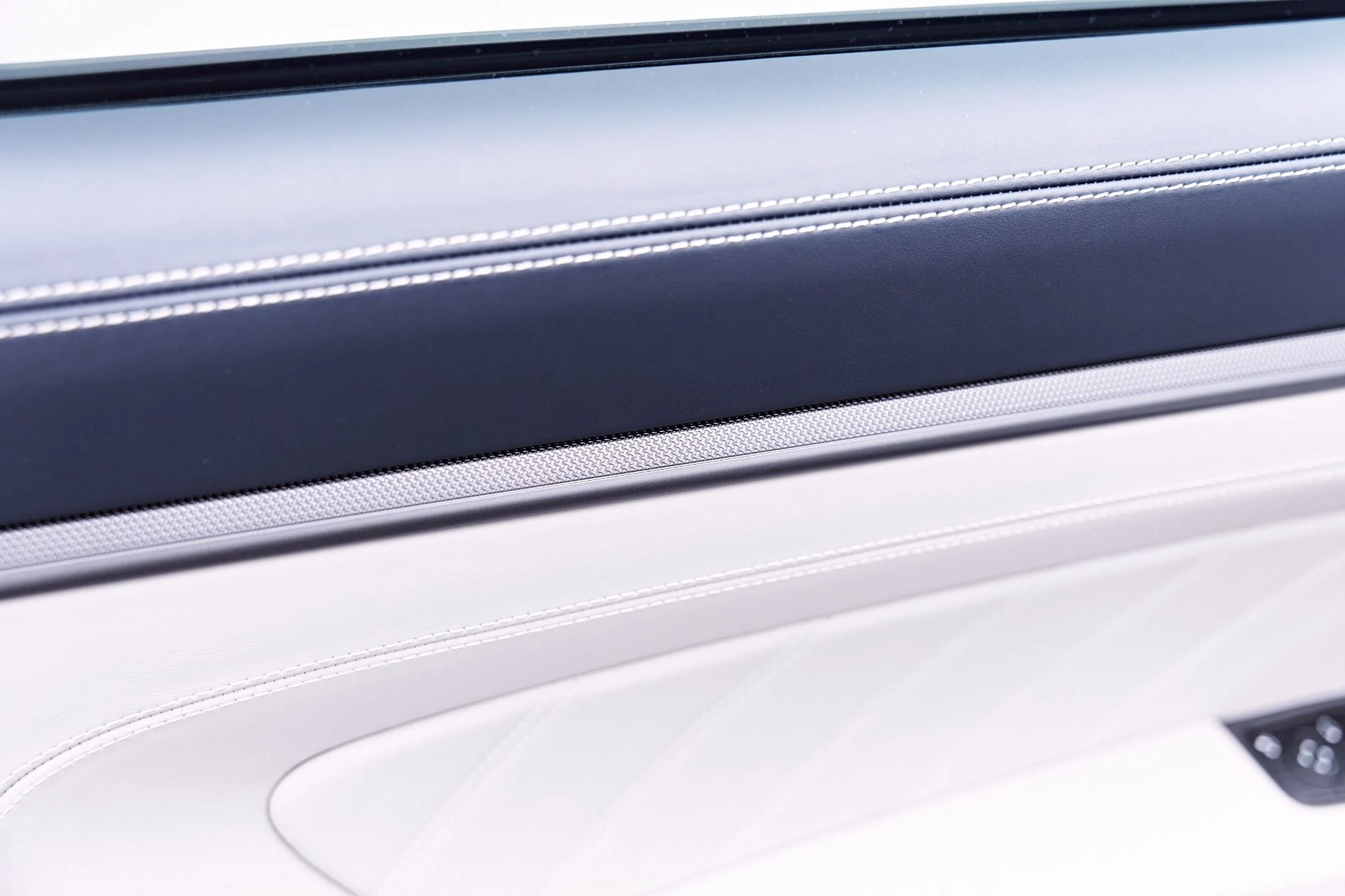 mph046_2568763367_Used_2025_Porsche_911_Carrera_1777504803_f87ca4c6cf