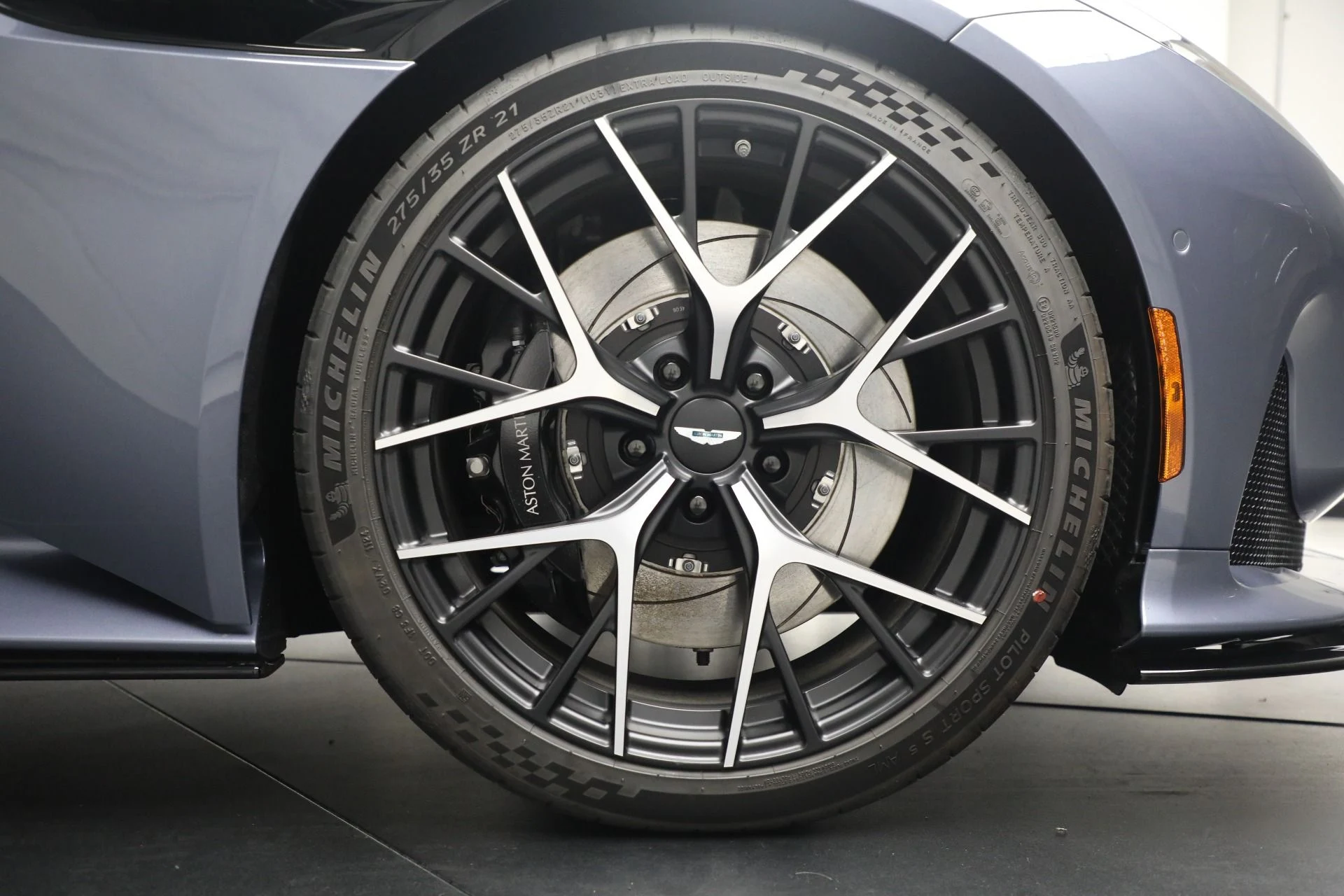 mph046_2592818679_New_2025_Aston_Martin_DB_12_Volante_6ca723fc1b