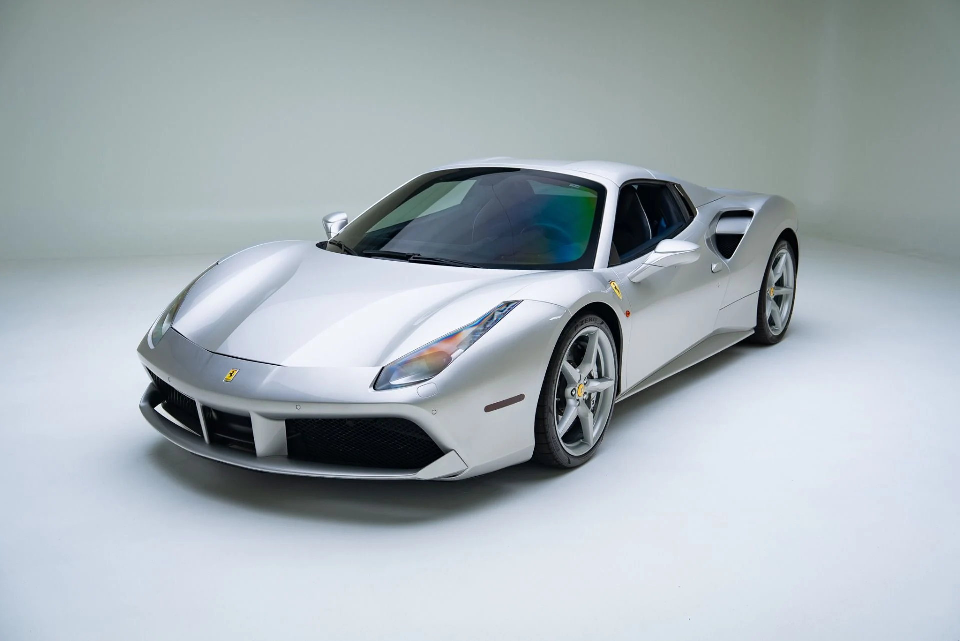 mph046_2600497073_Used_2017_Ferrari_488_Spider_1762375346_c299247645