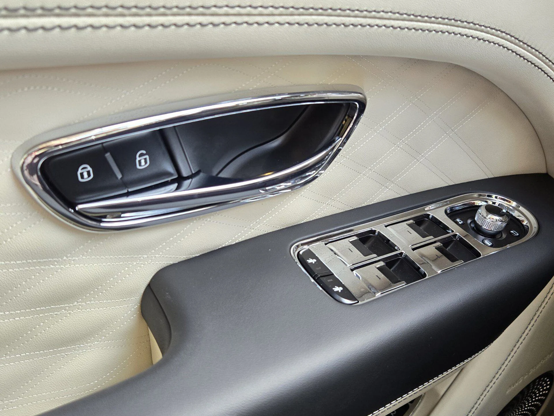 mph046_2617402303_9eb984326dd91311bc631175f8f3d540x_be246e9207