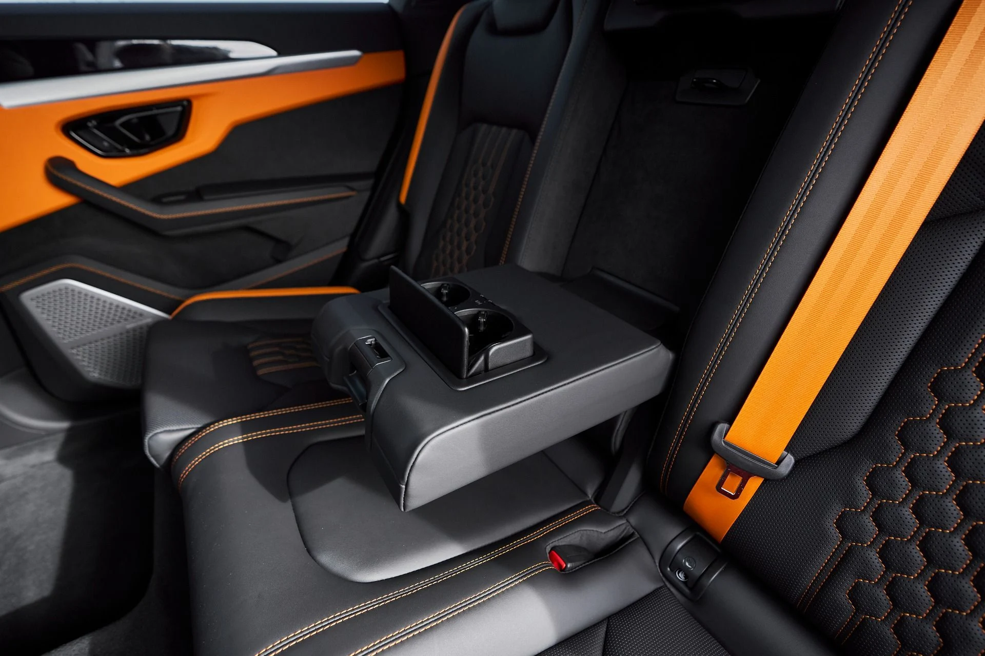 mph046_2618111202_Used_2025_Lamborghini_Urus_SE_1763677051_f993e91d23