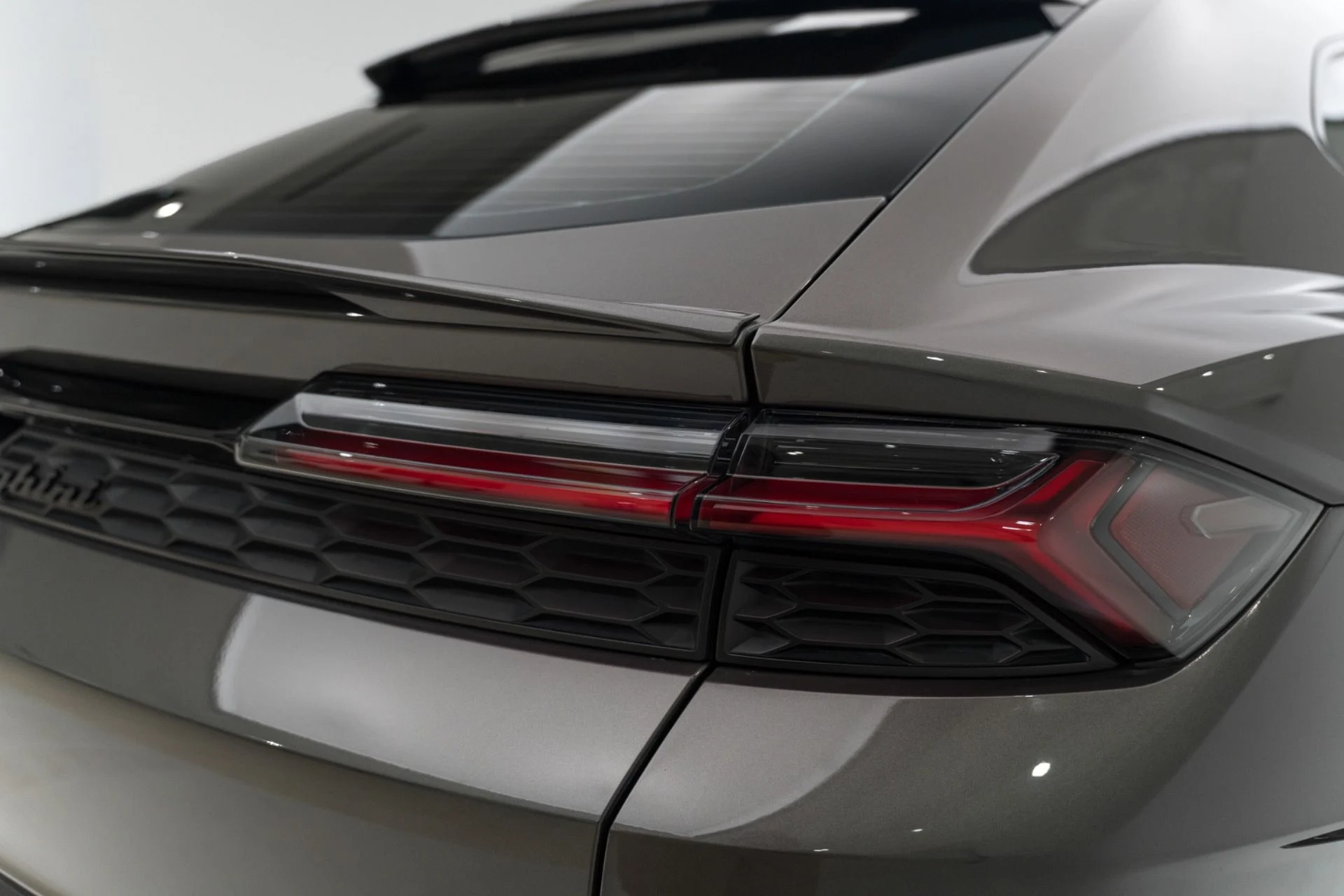 mph046_2620540452_Used_2025_Lamborghini_Urus_SE_1792099588_fe7643fc43