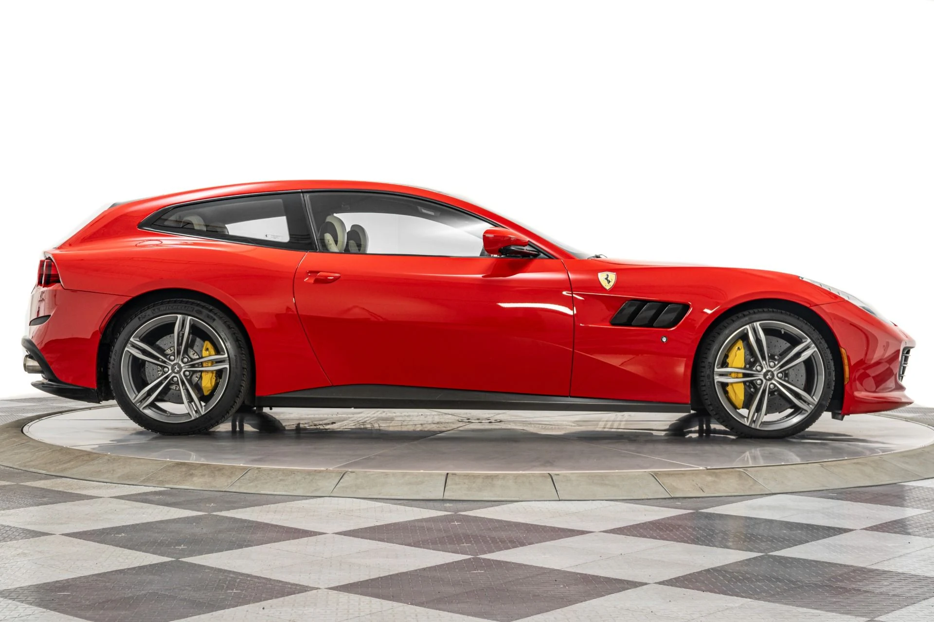 mph046_2687449737_Used_2020_Ferrari_GTC_4_Lusso_V12_Power_Passenger_Display_Carbon_Fiber_Interior_Trim_1776369259_cf9df2ad43