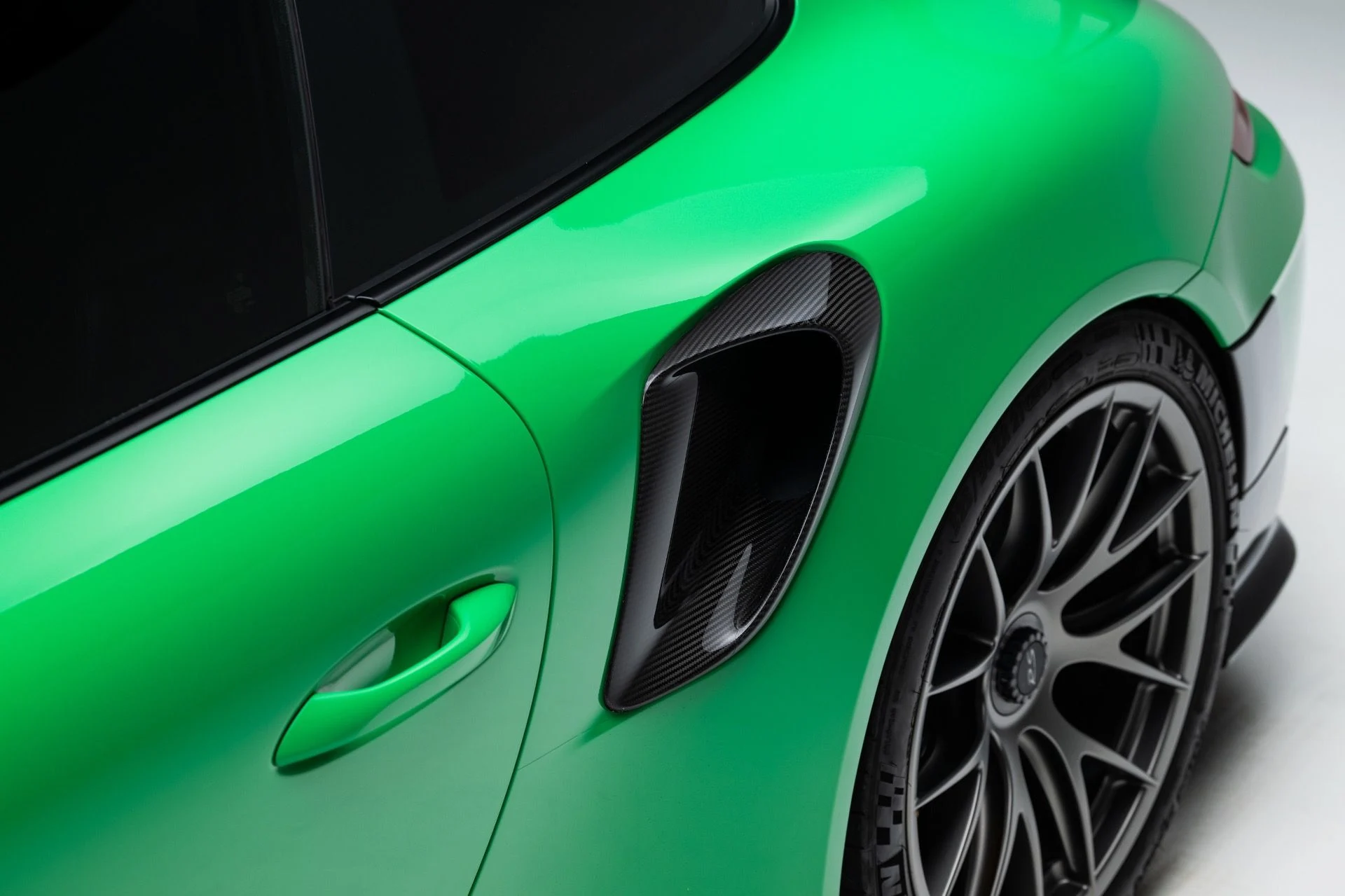 mph046_2704557727_12045_p47_l_5c4fed8384