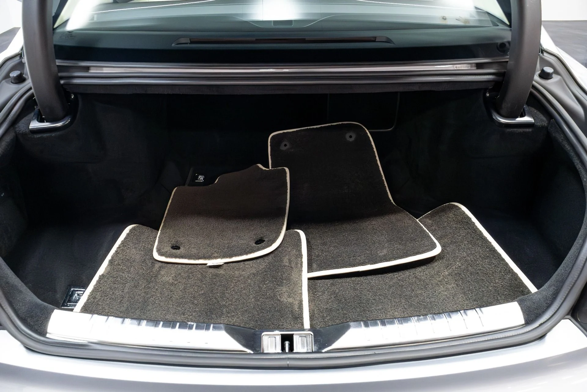 mph046_2707444841_Used_2021_Bentley_Flying_Spur_W12_1772666284_65b58c8189