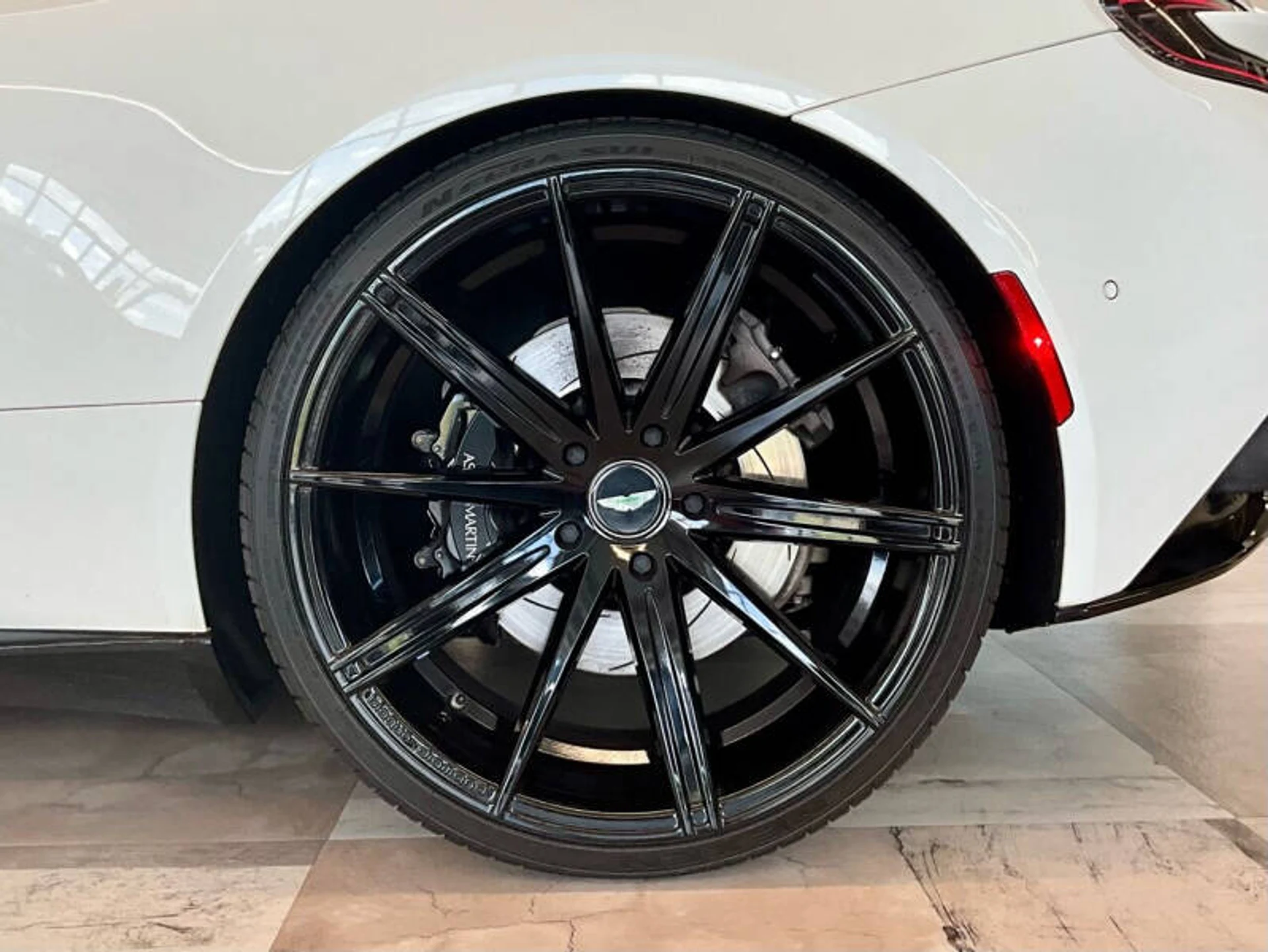 mph046_2752549819_2018_aston_martin_db11_v12_2dr_coupe_07967f7cc2