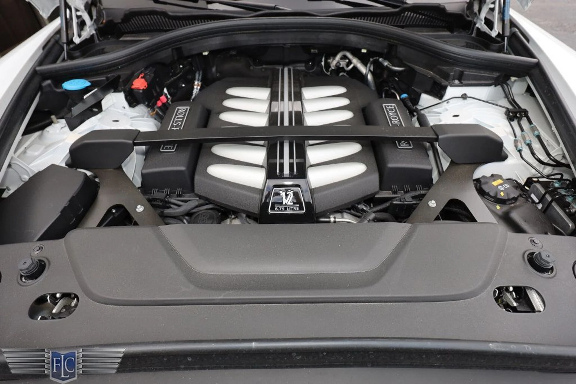 mph046_2769314665_used_2019_rolls_royce_cullinan_sportutility_6305_22963693_47_1024_c6b7d440f2