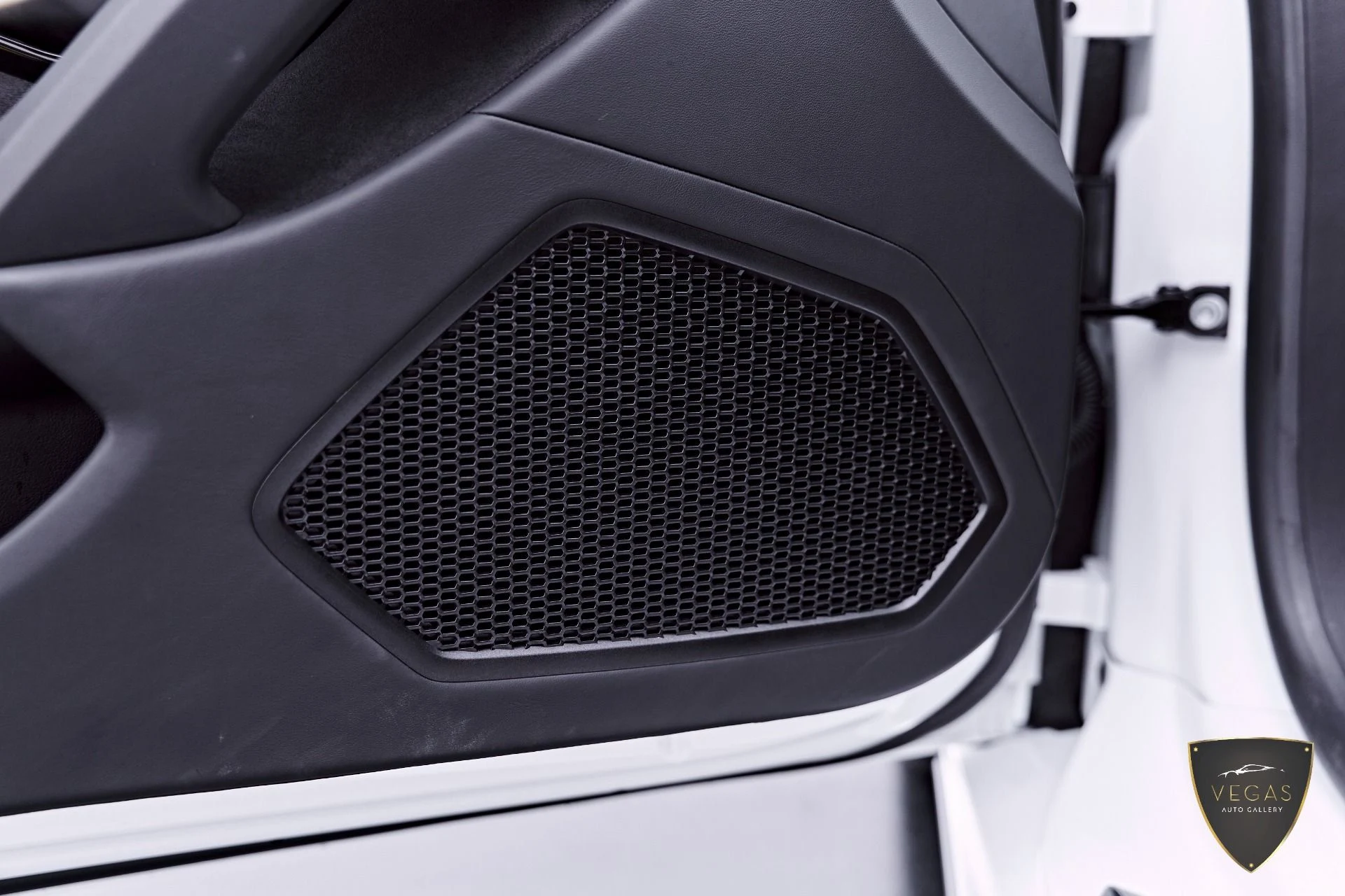 mph046_2771211370_Used_2022_Lamborghini_Huracan_EVO_Base_1782344315_9565ea1083