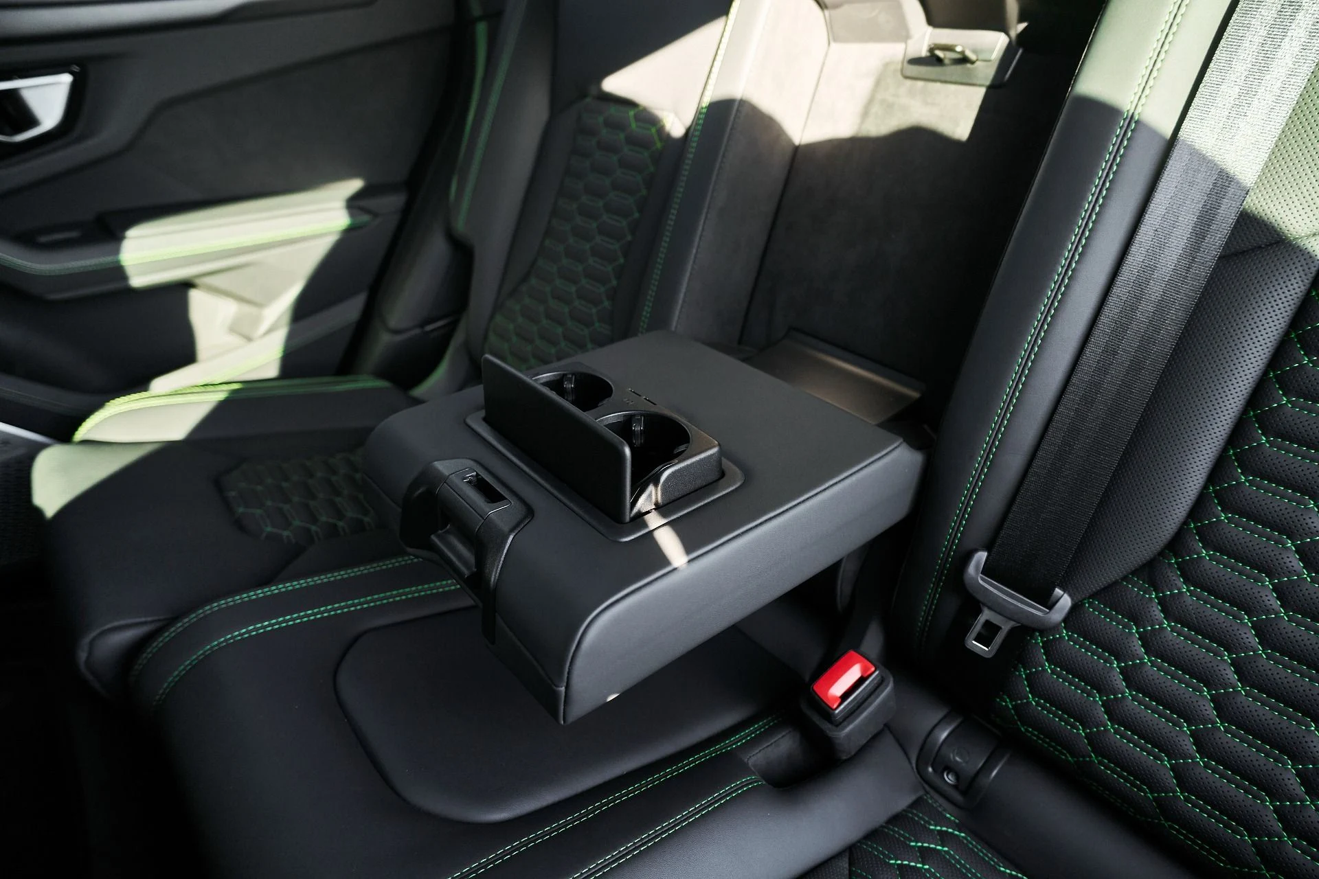 mph046_2773002523_Used_2021_Lamborghini_Urus_1765854527_00178aa8f6