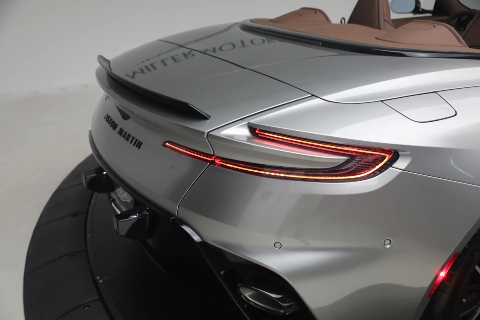 mph046_2778991399_New_2026_Aston_Martin_DB_12_S_Volante_1781361339_17073f3572