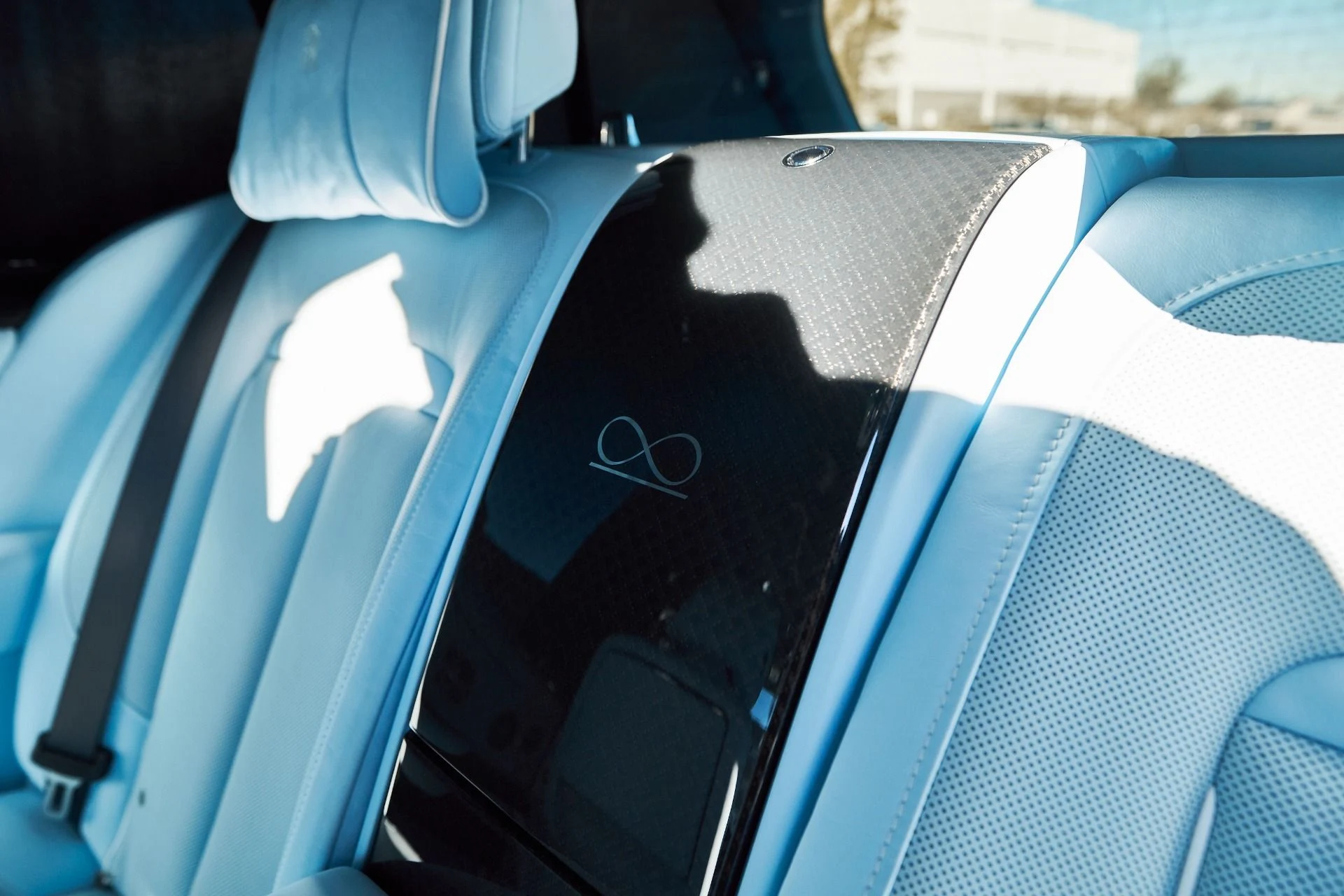 mph046_2804051205_Used_2022_Rolls_Royce_Cullinan_Black_Badge_1765411085_ad47033f12