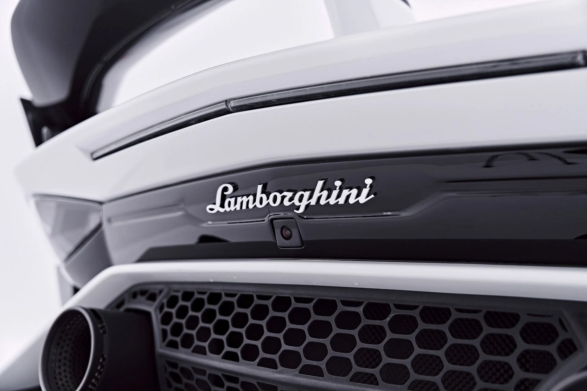 mph046_2805158709_Used_2021_Lamborghini_Aventador_SVJ_Base_1784080220_703b333452