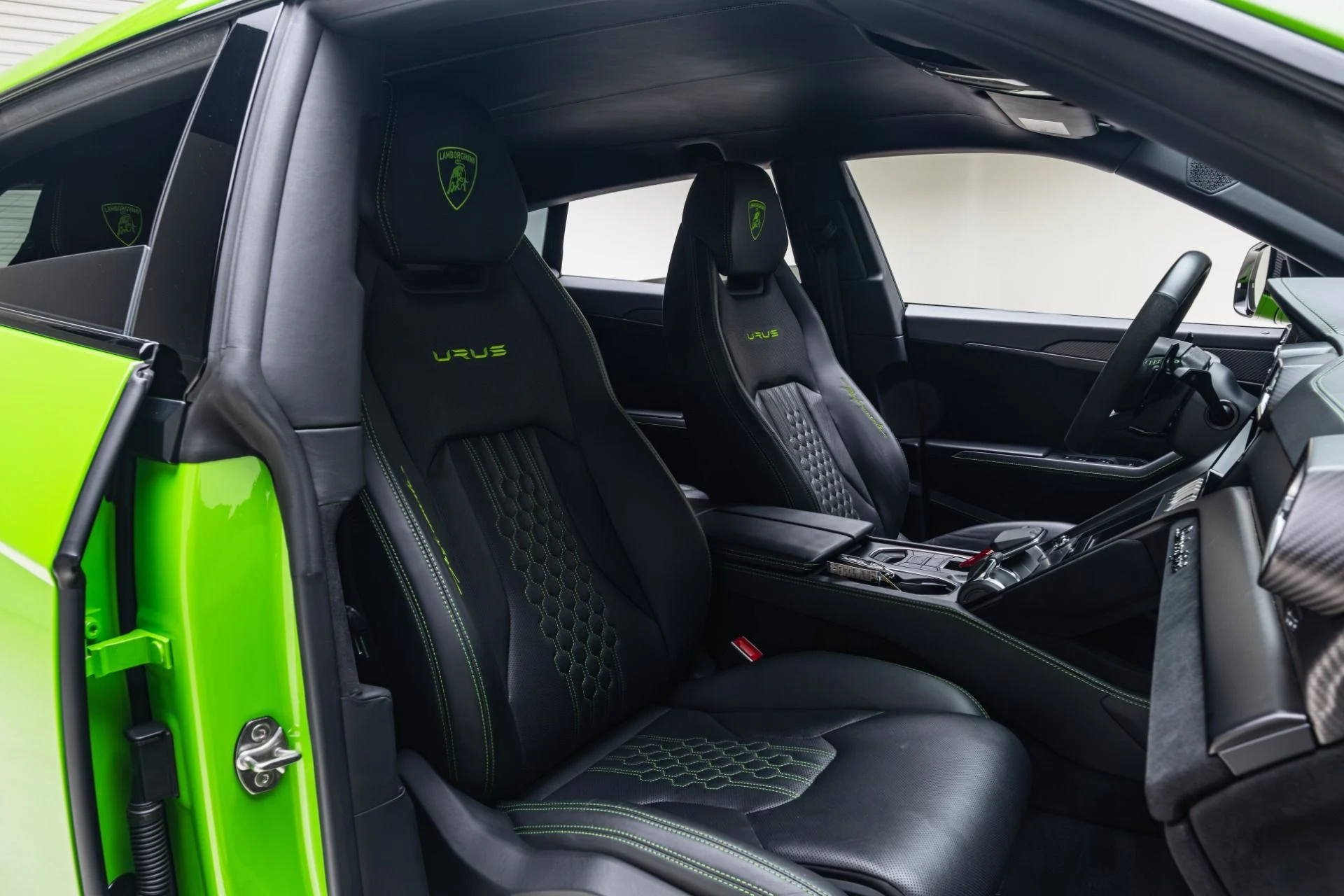 mph046_2815502218_Used_2023_Lamborghini_Urus_Performante_1779121032_6afb912ec8