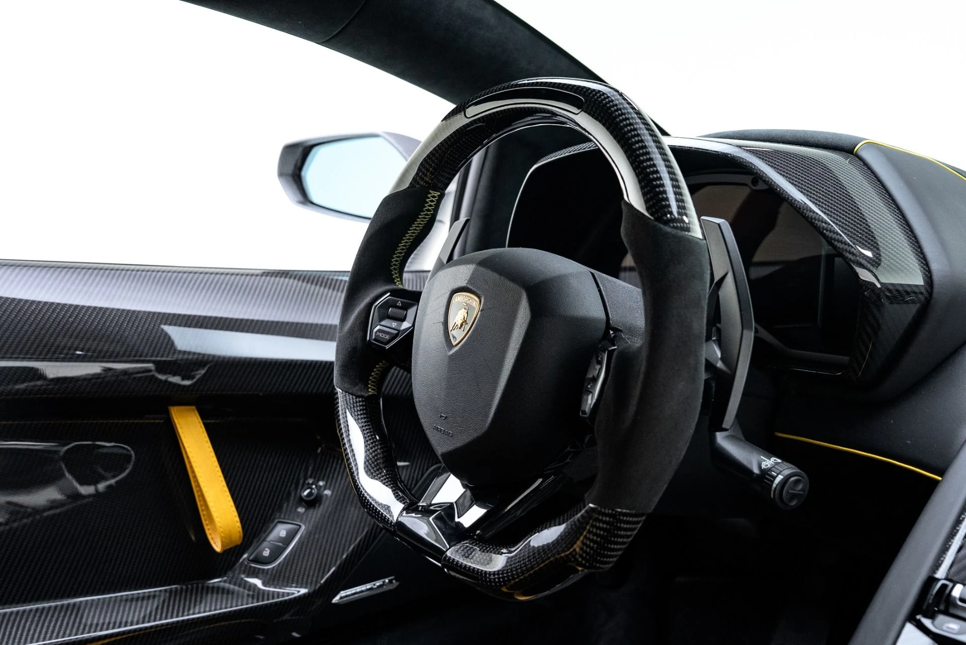 mph046_2816640582_Used_2016_Lamborghini_Aventador_SV_1775078140_e594898102