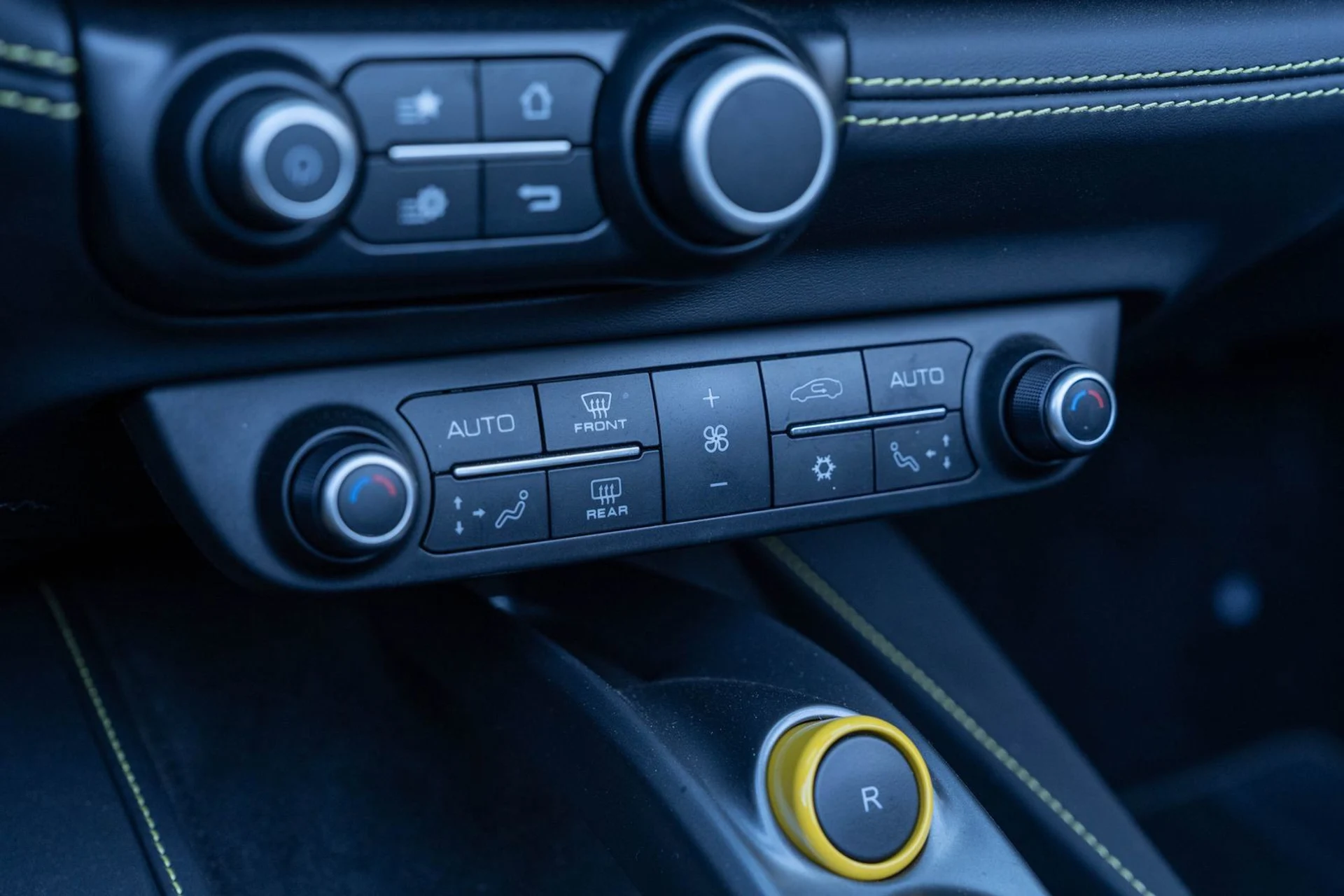 mph046_2818105788_dc9cbab1959f45b0943b4144f31ce62e_239807565e