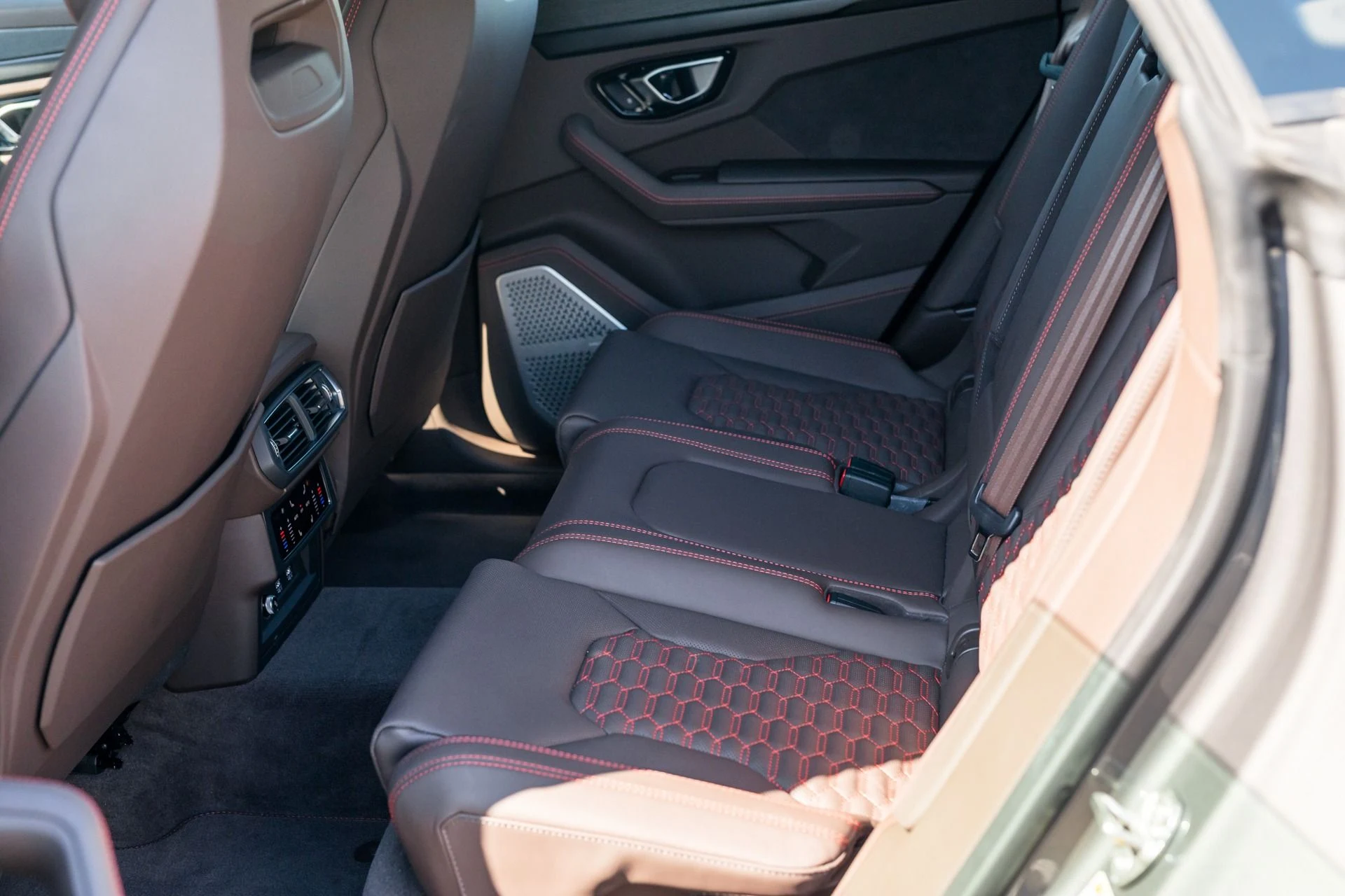 mph046_2825464289_Used_2021_Lamborghini_Urus_1744329786_d6816b93bd