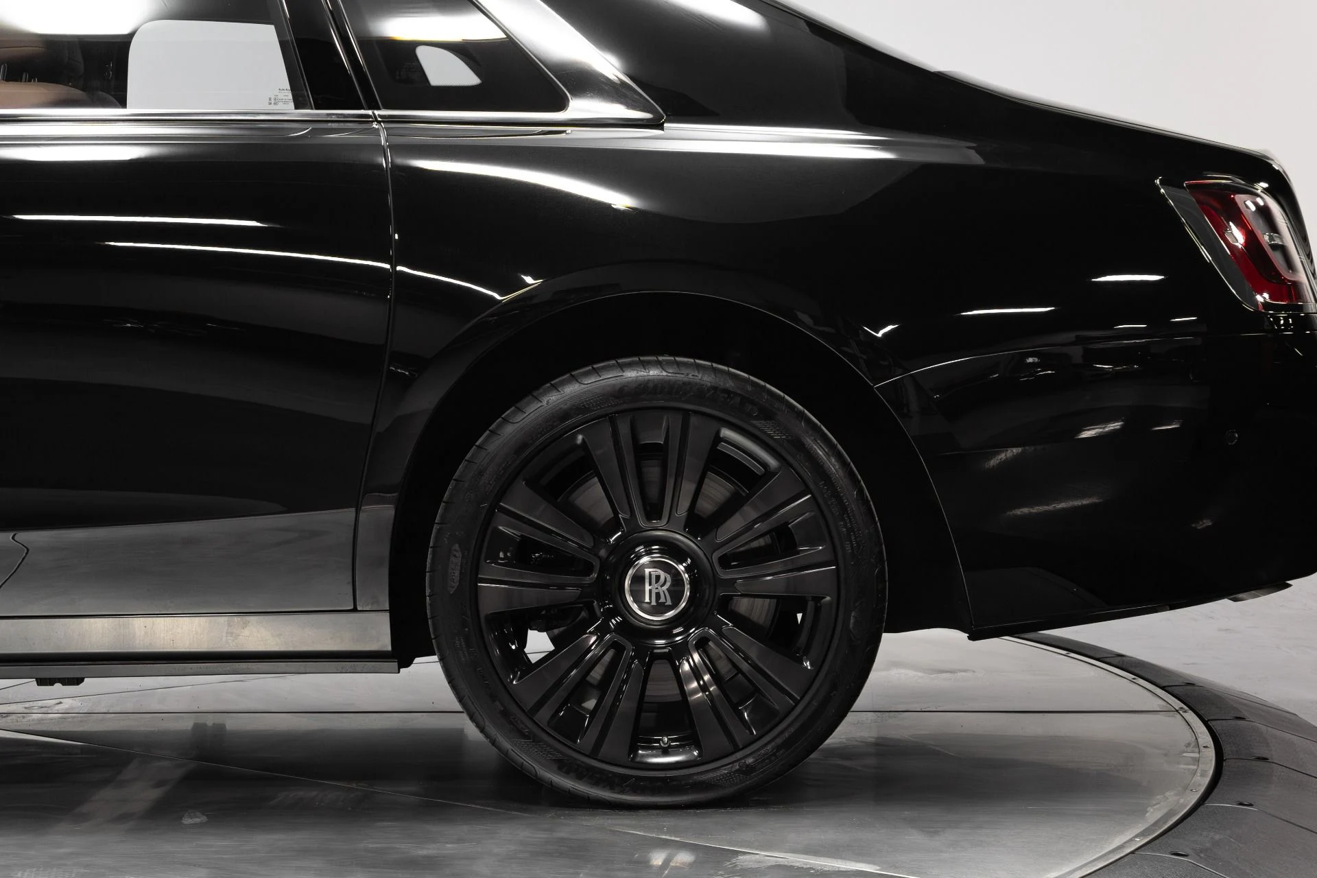 mph046_2832589453_Used_2022_Rolls_Royce_Ghost_1767138760_50e5136ef2