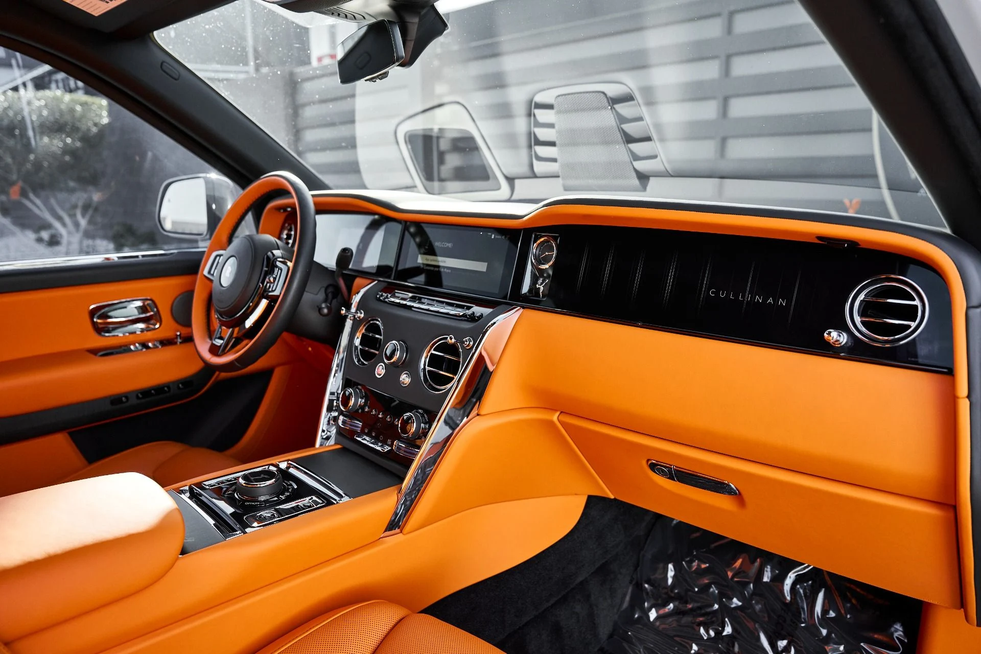 mph046_2833651305_Used_2025_Rolls_Royce_Cullinan_1766456668_896349822f