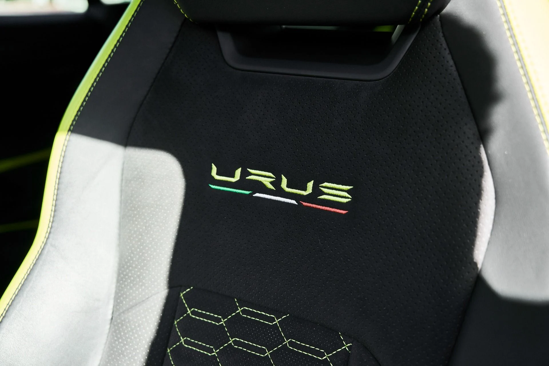 mph046_2845837568_Used_2022_Lamborghini_Urus_1774548637_edda863c14