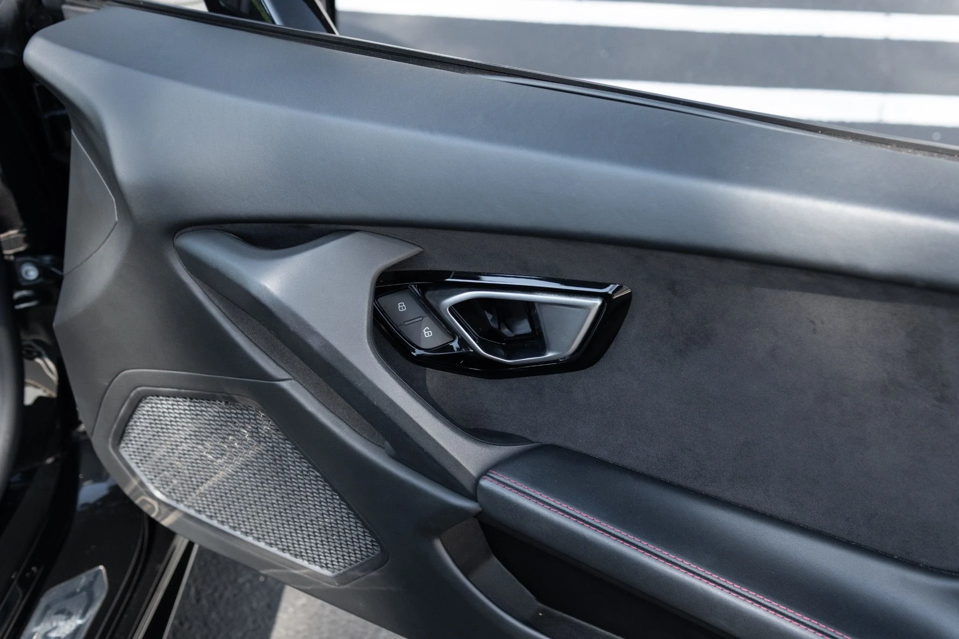 mph046_2871326135_Used_2017_Lamborghini_Huracan_LP_610_4_Spyder_1774364077_7ae95f36db