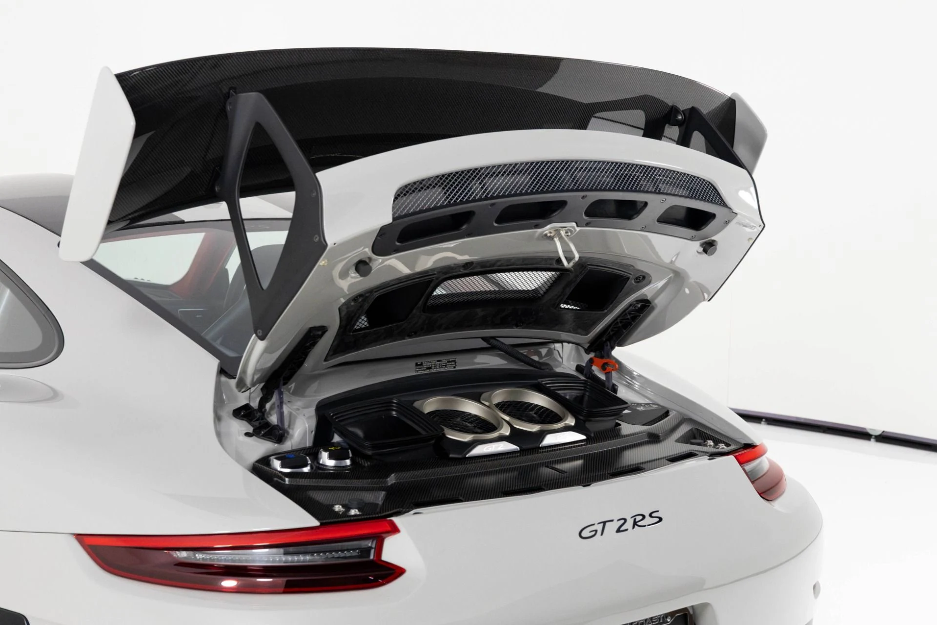 mph046_2871386510_Used_2018_Porsche_911_GT_2_RS_1762984494_228ad181be