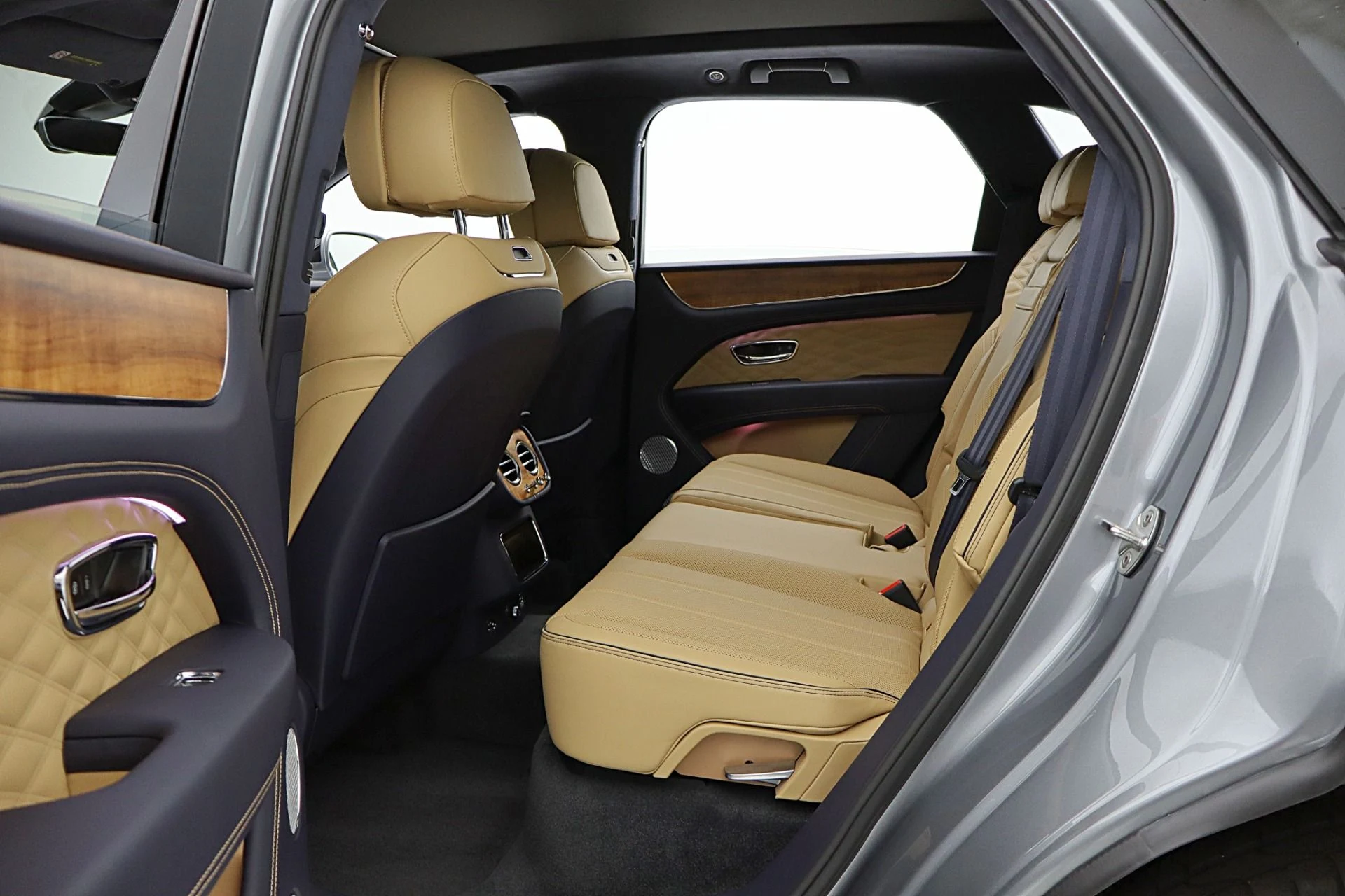 mph046_2887315780_Used_2025_Bentley_Bentayga_Azure_V8_LEASE_OPTIONS_AVAILABLE_4aae211b6e