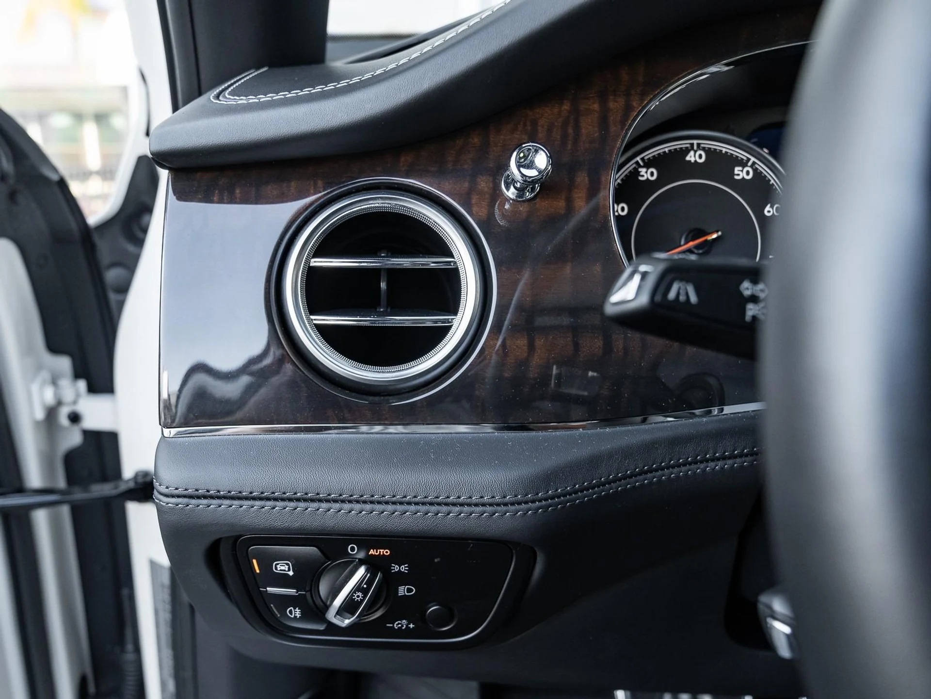 mph046_2887660413_Used_2018_Bentley_Bentayga_W12_Signature_1761171421_1bf8ca5478